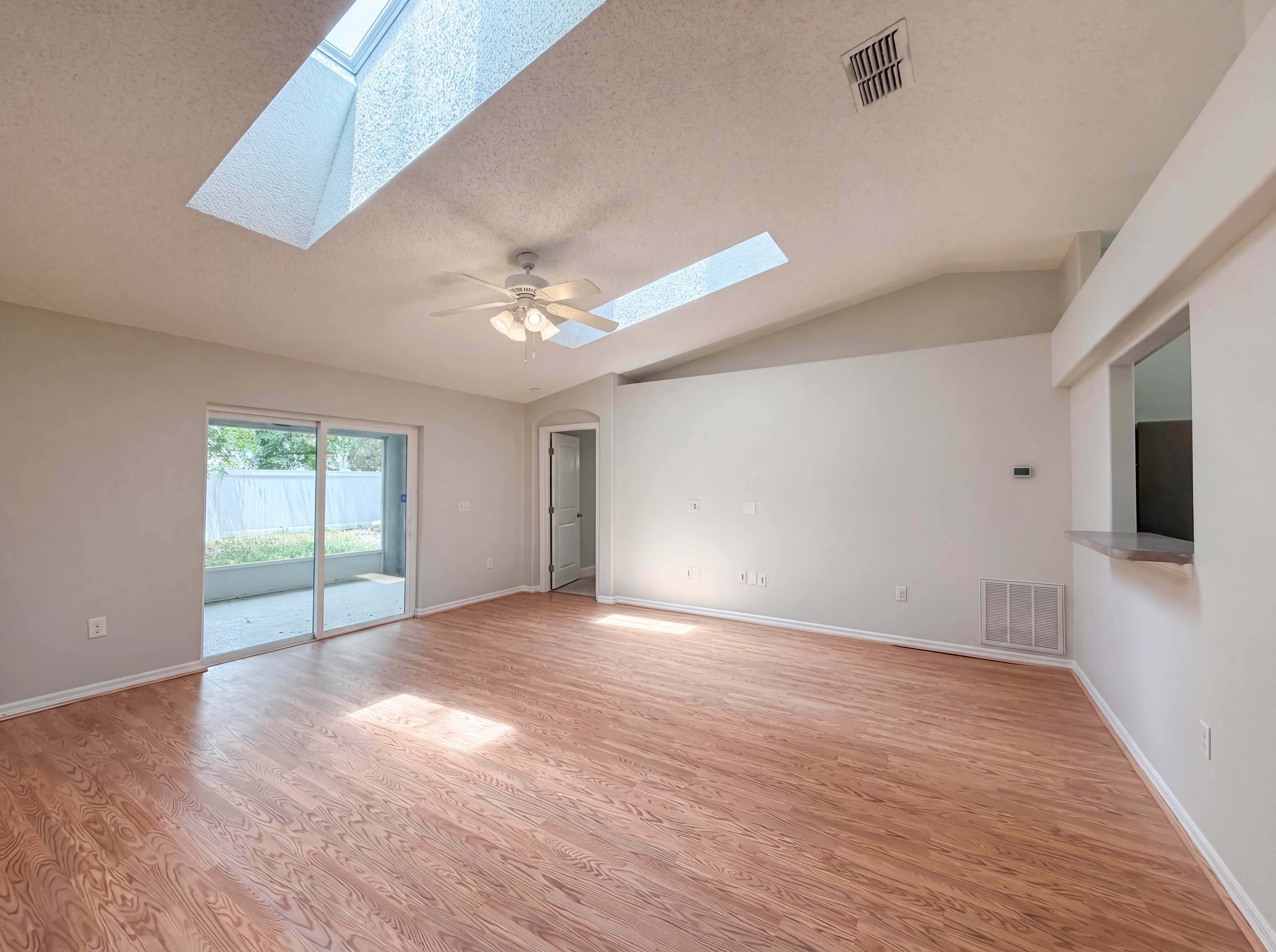Photo 8 of 20 of 1360 Wildberry Ln, Deltona, FL