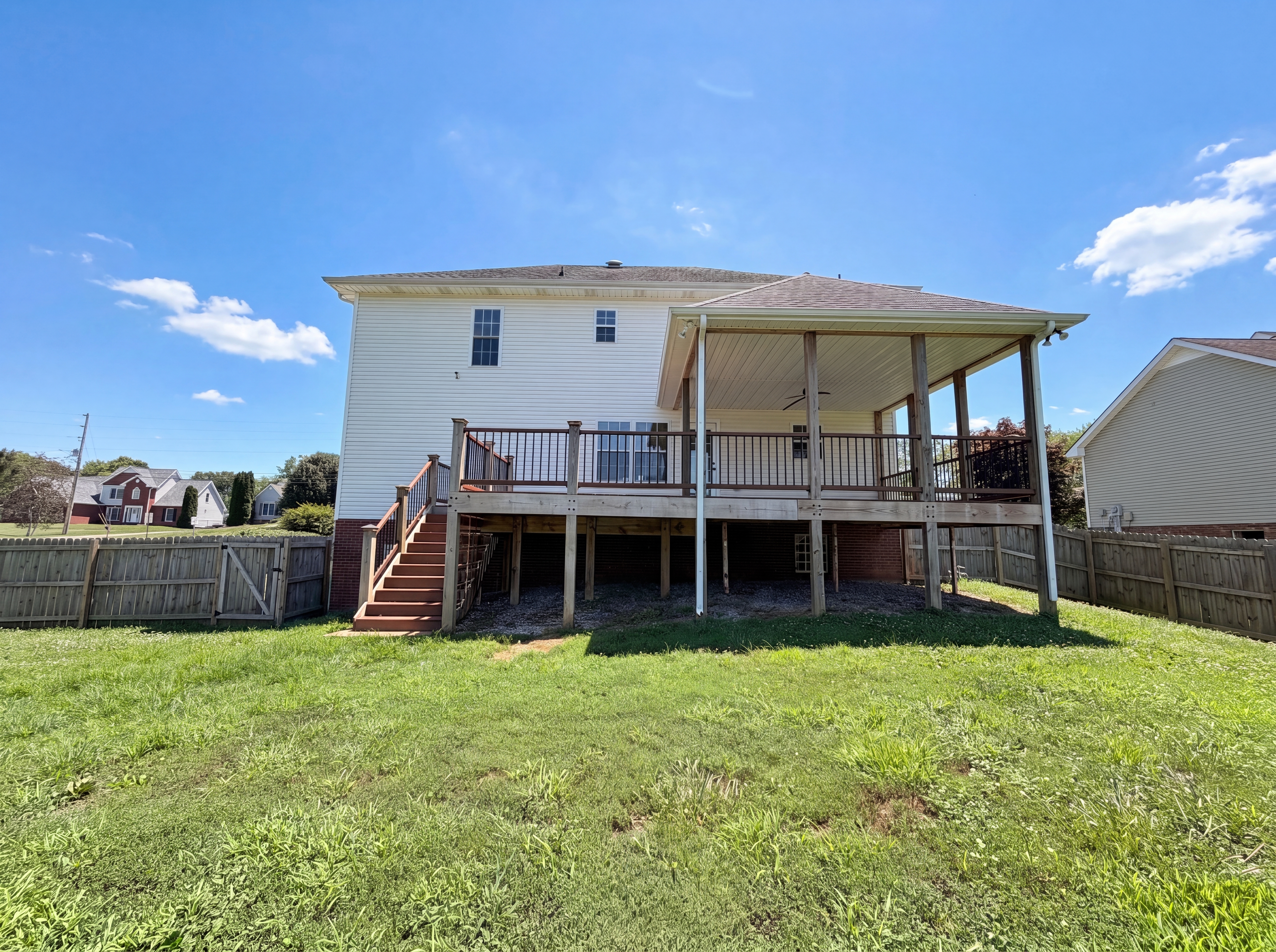 Photo 5 of 24 of 1117 Thornberry Dr, Clarksville, TN