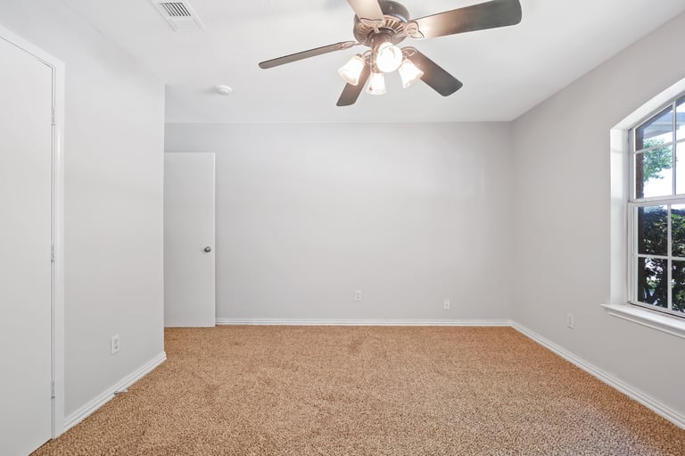 Photo 21 of 26 - 9812 Parkmere Dr, Fort Worth, TX 76108