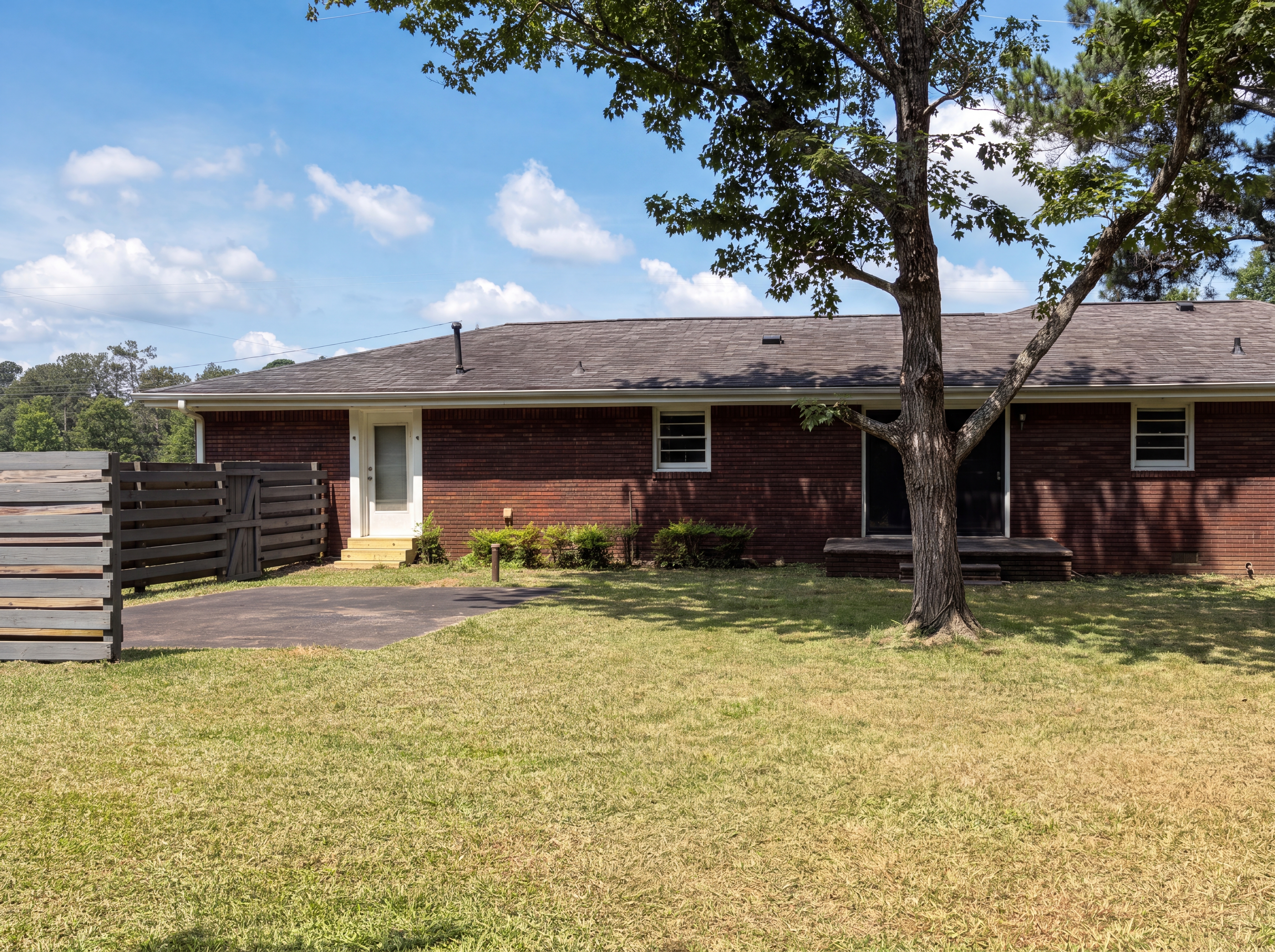 Photo 5 of 28 of 267 Decatur Rd, McDonough, GA