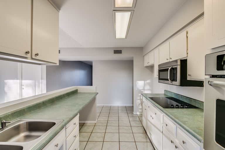 Photo 6 of 21 - 5315 S Siesta Ln, Tempe, AZ 85283