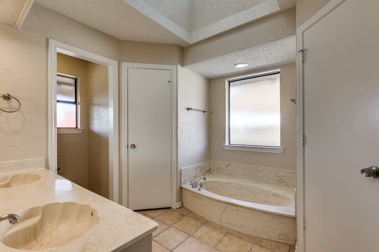 Photo 21 of 36 - 2218 Carmel Dr, Carrollton, TX 75006