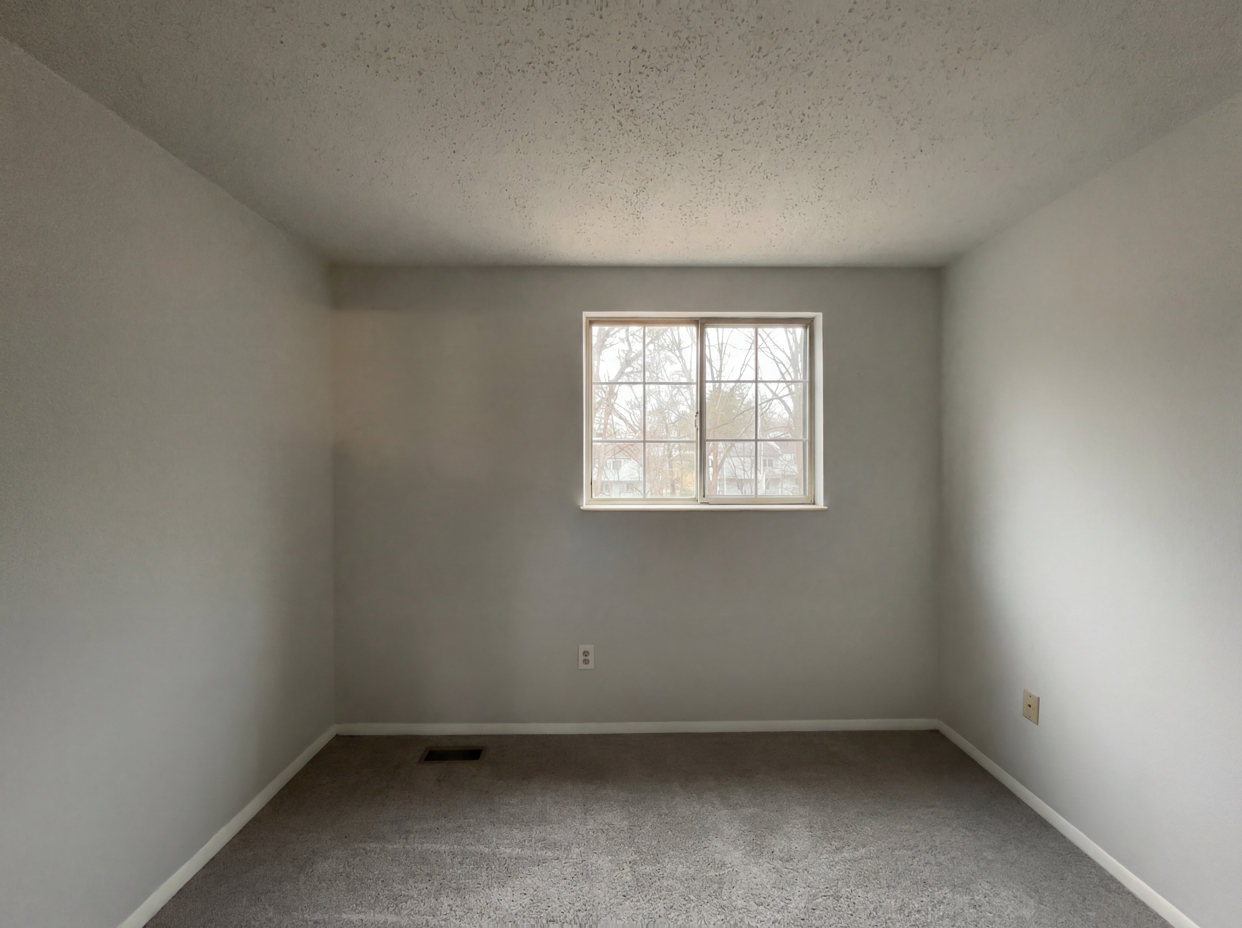 Photo 14 of 18 of 13524 Bentley Cir, Woodbridge, VA