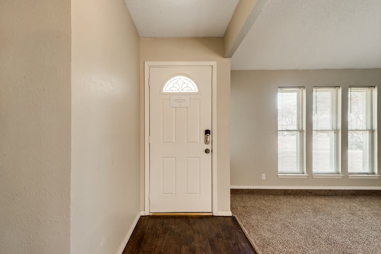 Photo 9 of 29 - 1426 Westwood Dr, Lewisville, TX 75067