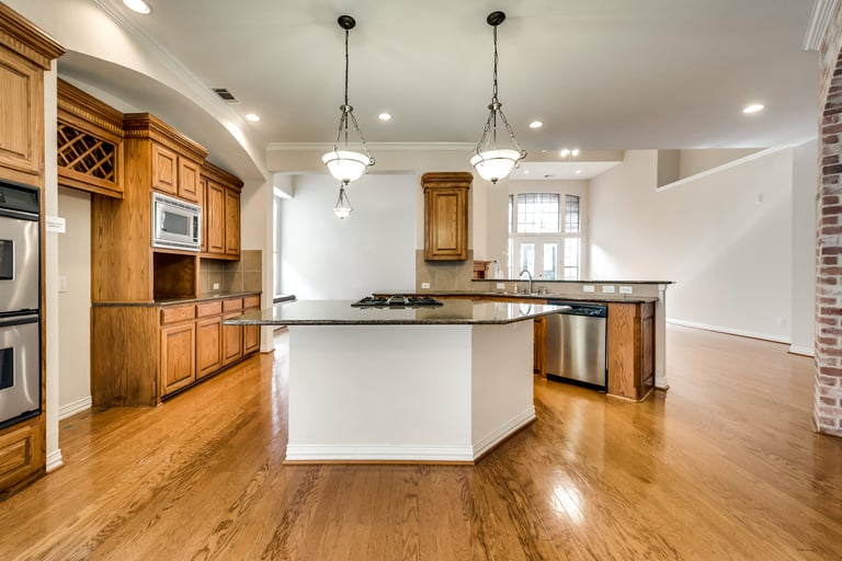 Photo 10 of 46 - 6405 Tempest Cir, Plano, TX 75024