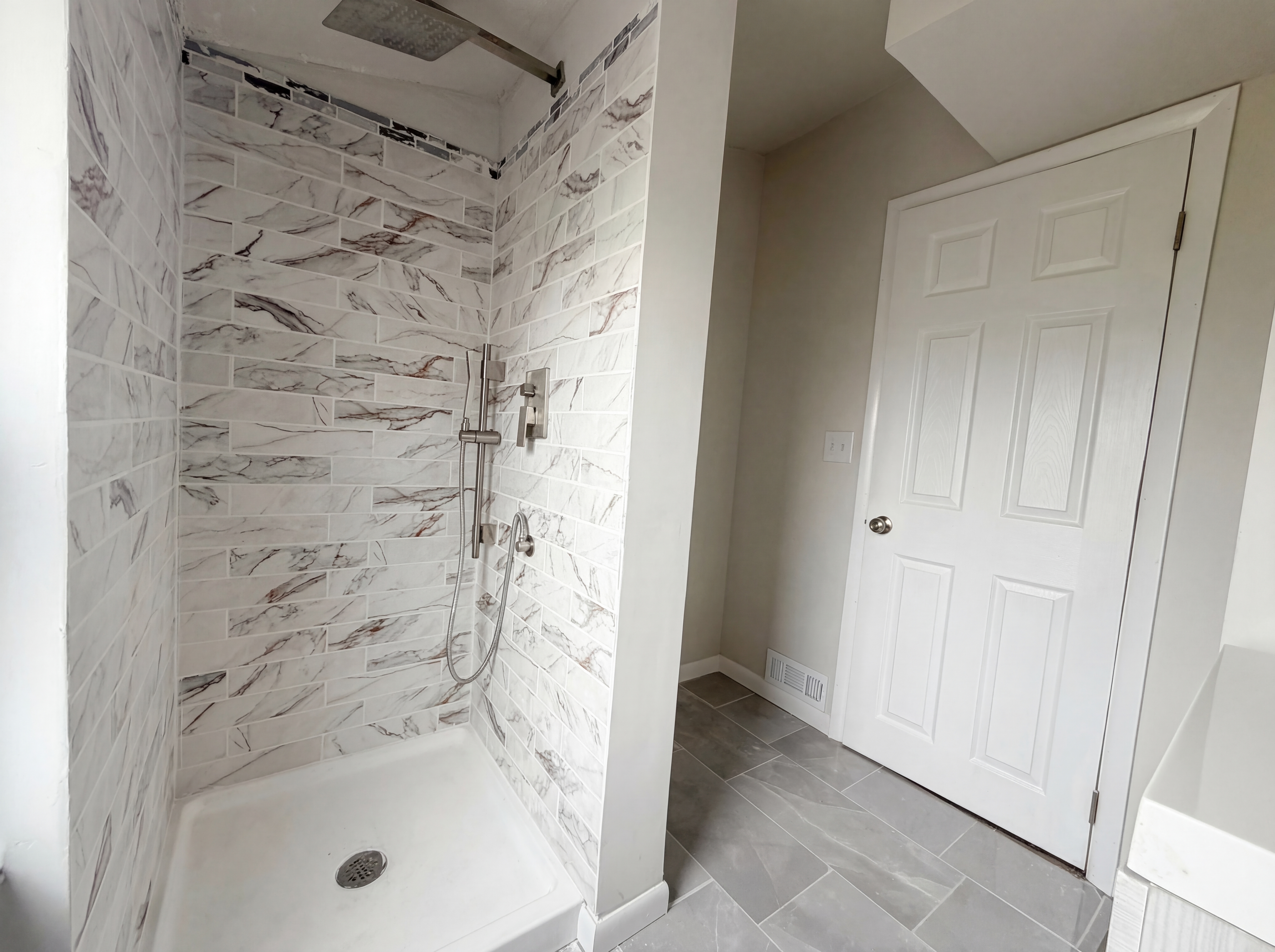 Photo 6 of 30 of 413 Sherwood Dr W, Newark, OH