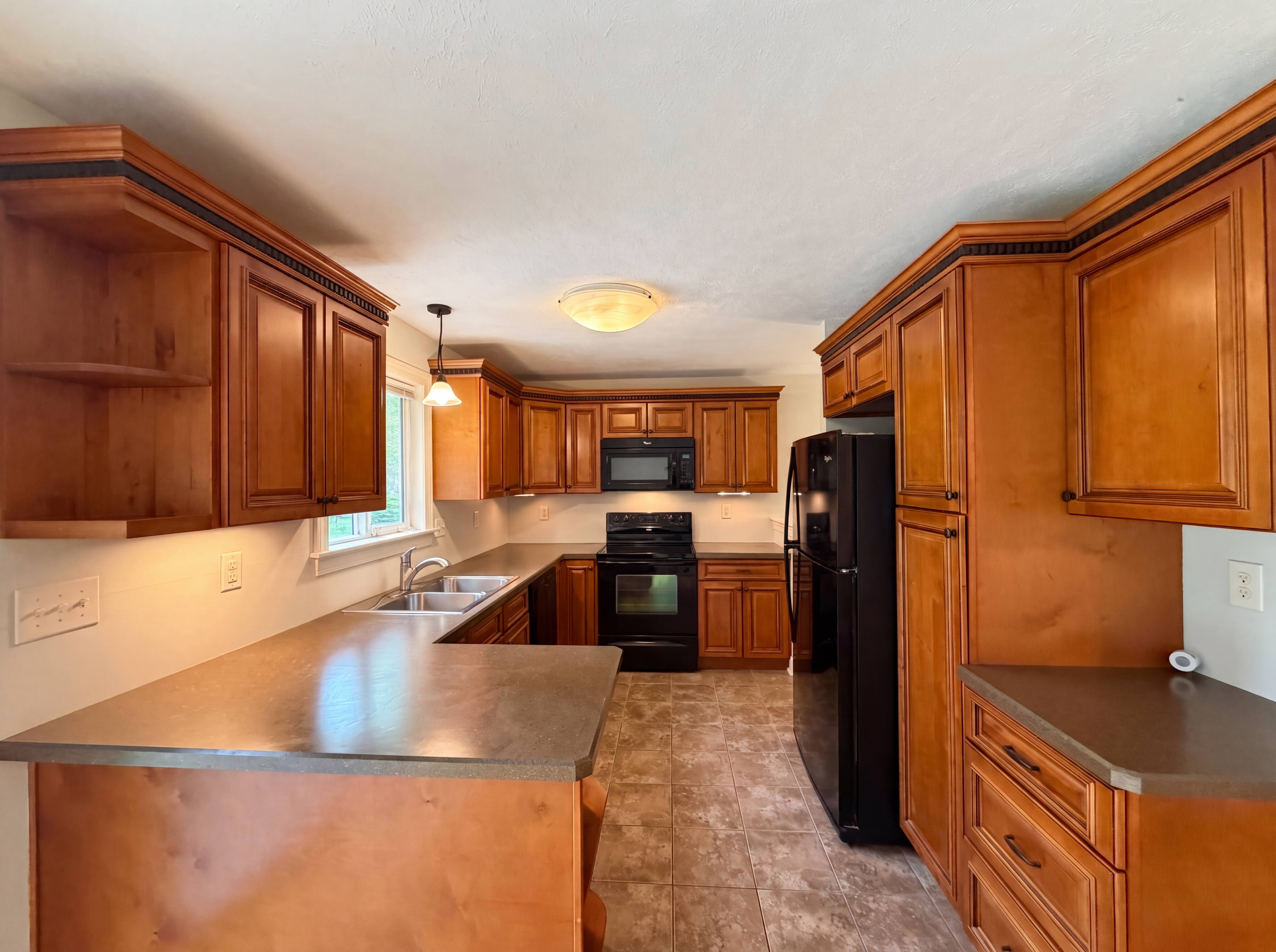 Photo 2 of 22 of 10845 Gregory Ln, North Royalton, OH