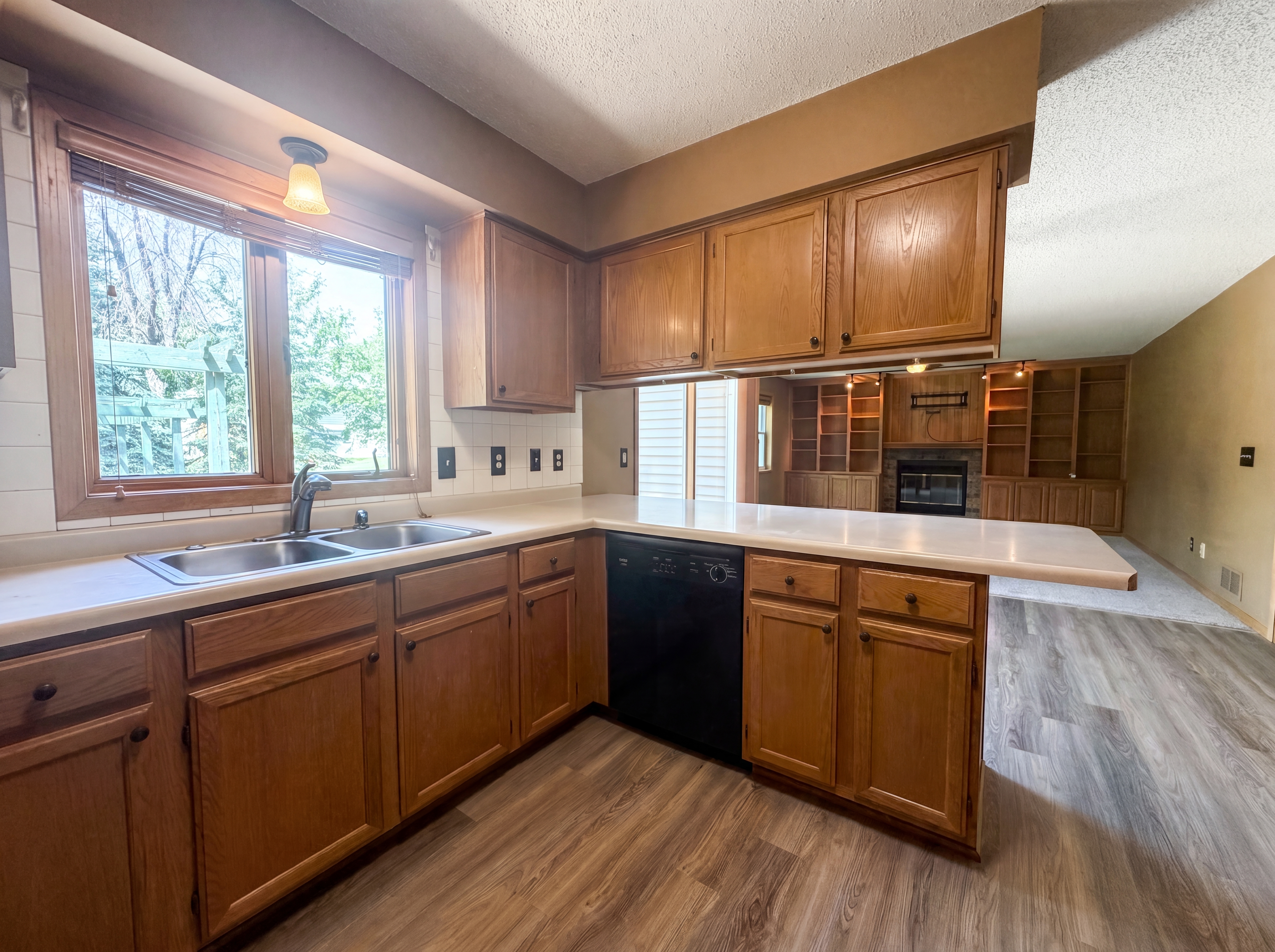 Photo 6 of 26 of 9394 71st Bay S, Cottage Grove, MN