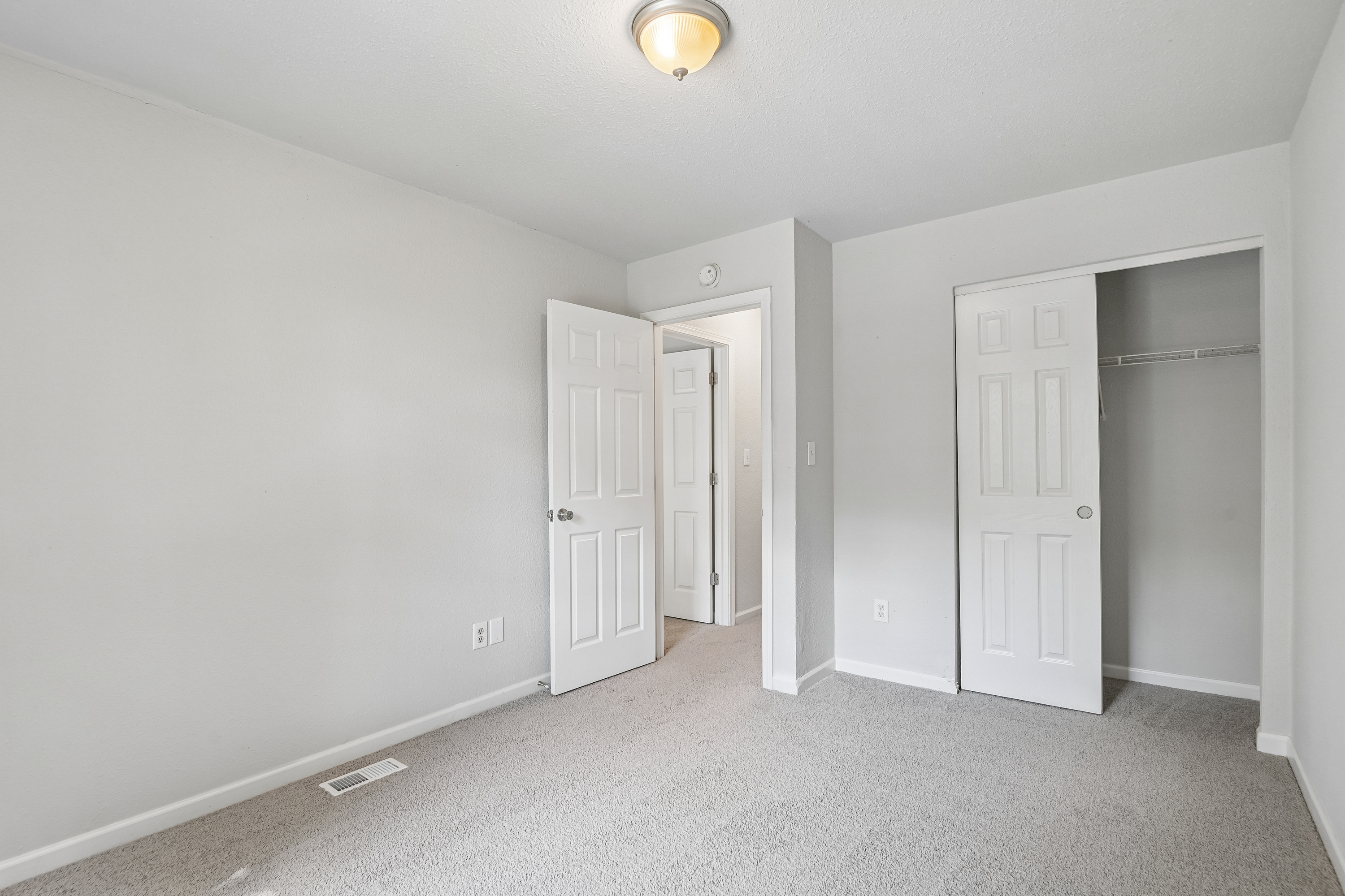 Photo 22 of 43 of 2327 Rostock Ct, Indianapolis, IN