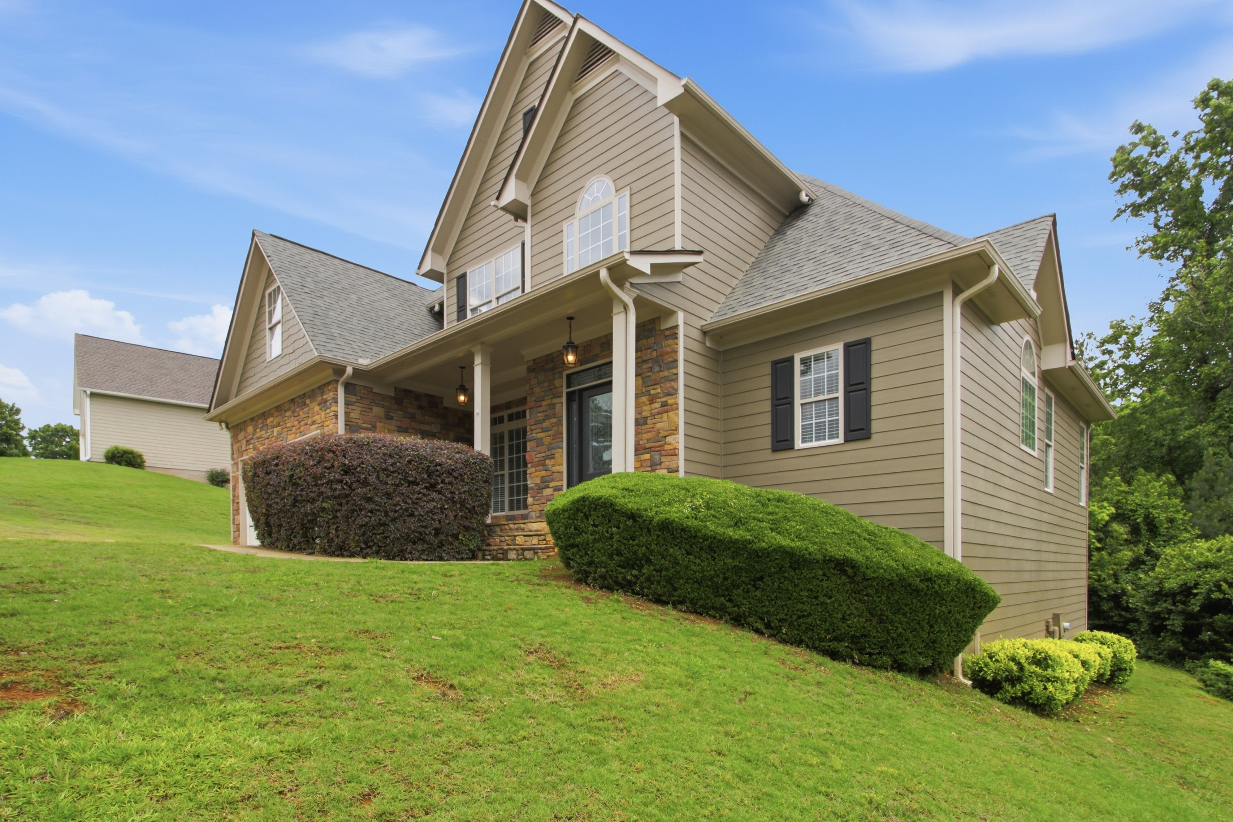 Photo 9 of 46 of 30 Roberson Dr NE, Cartersville, GA