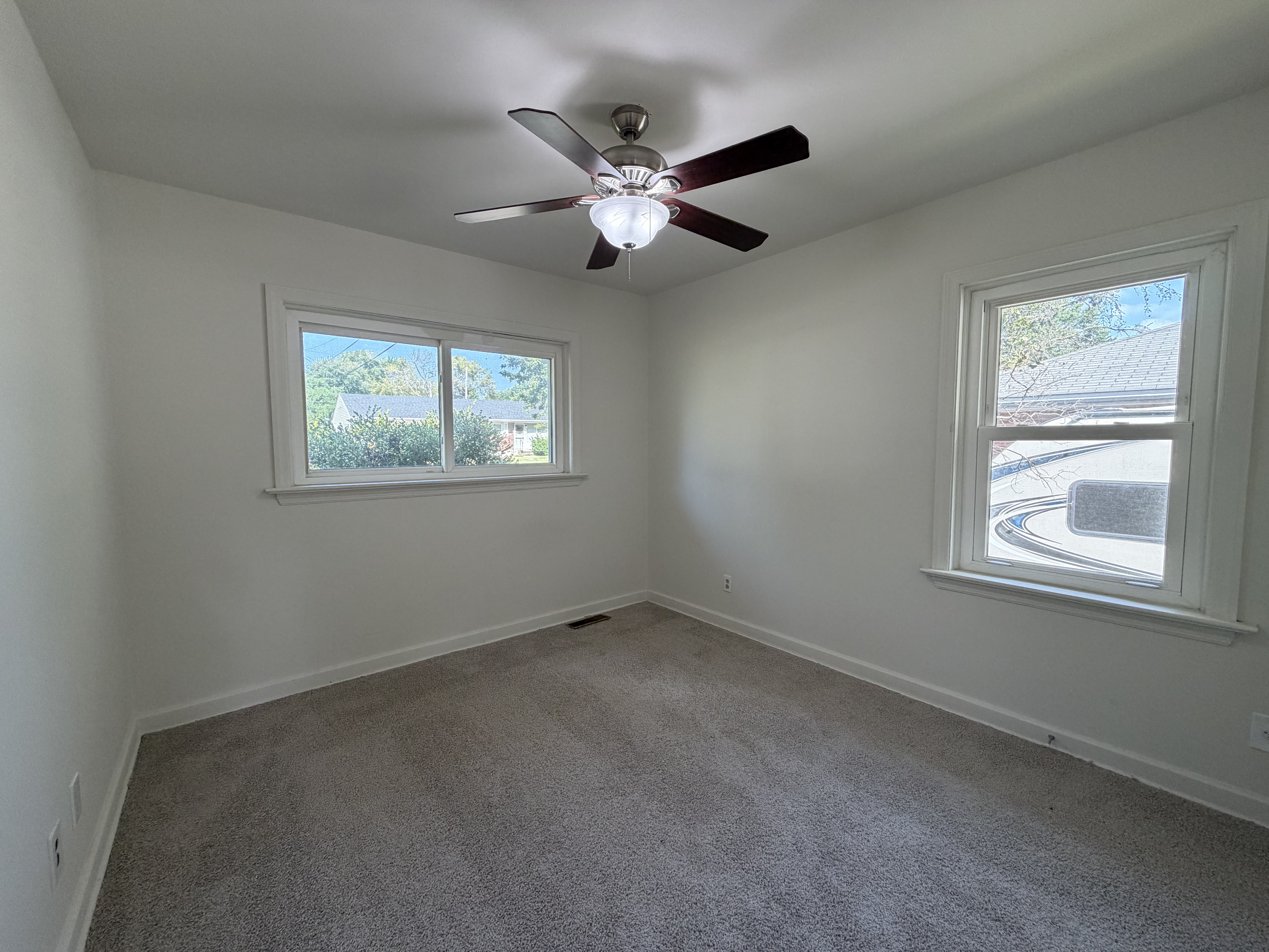 Photo 4 of 18 of 1320 Gahan Dr, Florissant, MO