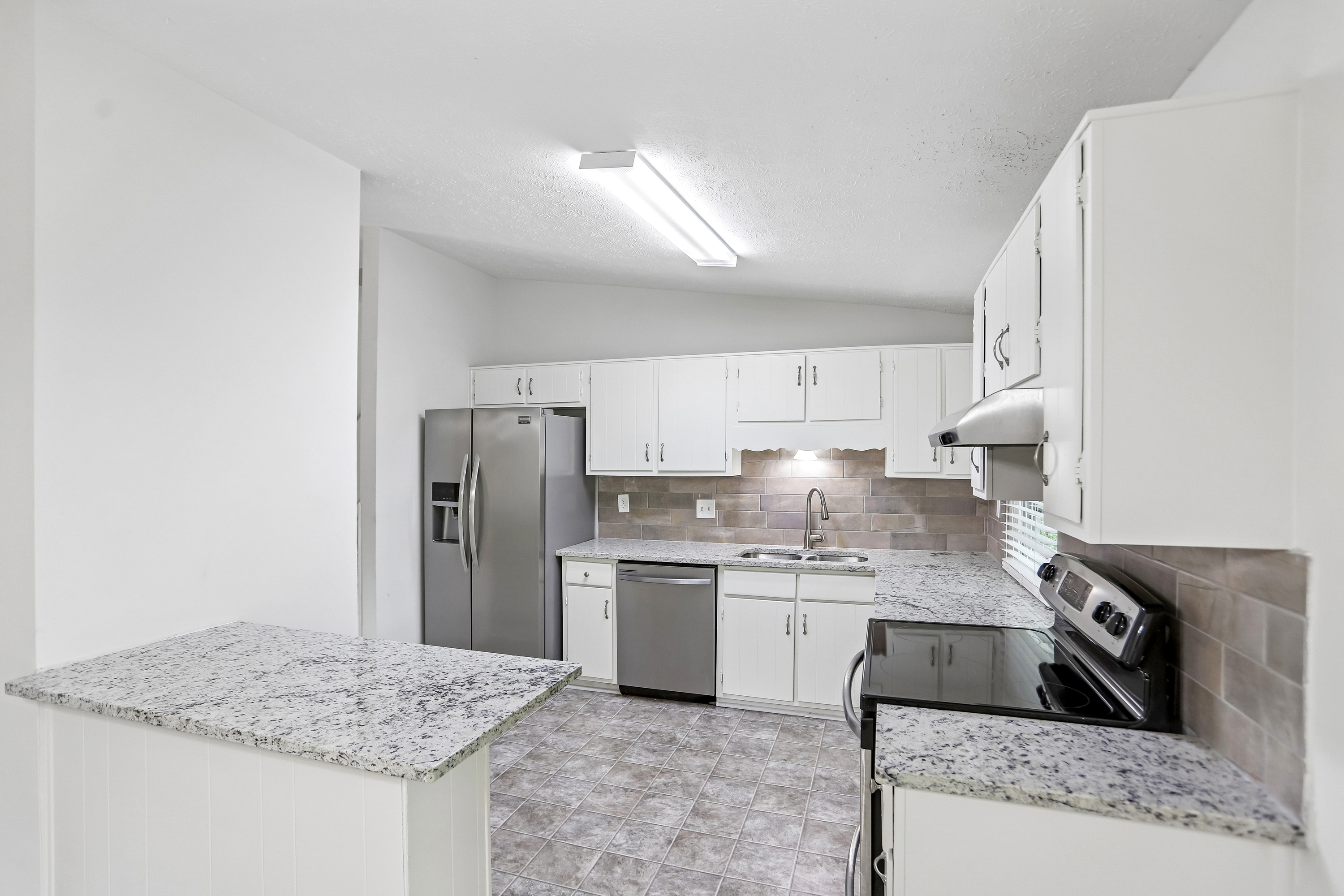 Photo 17 of 34 of 3020 Forestside Ln, Atlanta, GA