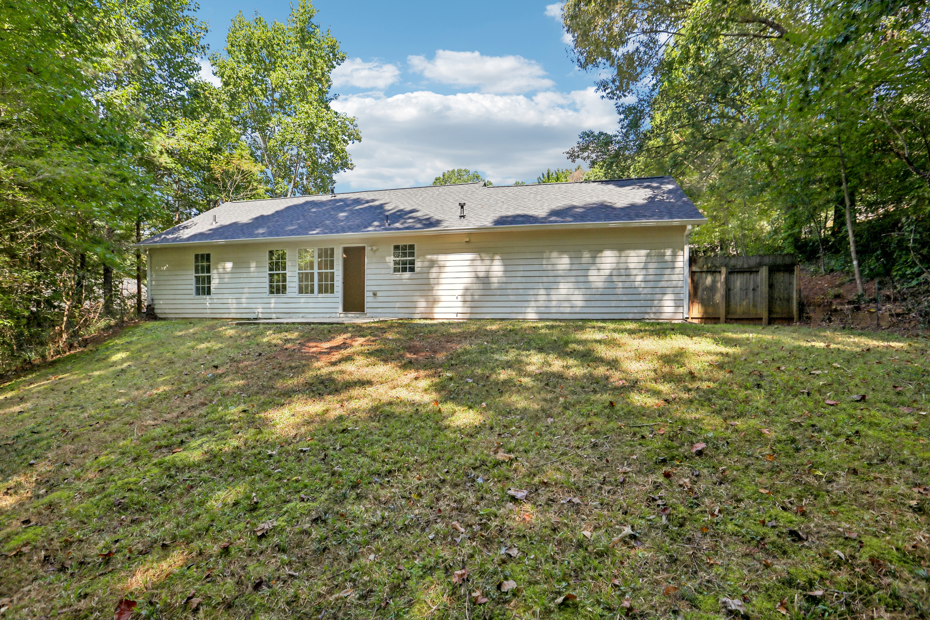 Photo 5 of 47 of 5511 Pond Mill Ct, Flowery Branch, GA