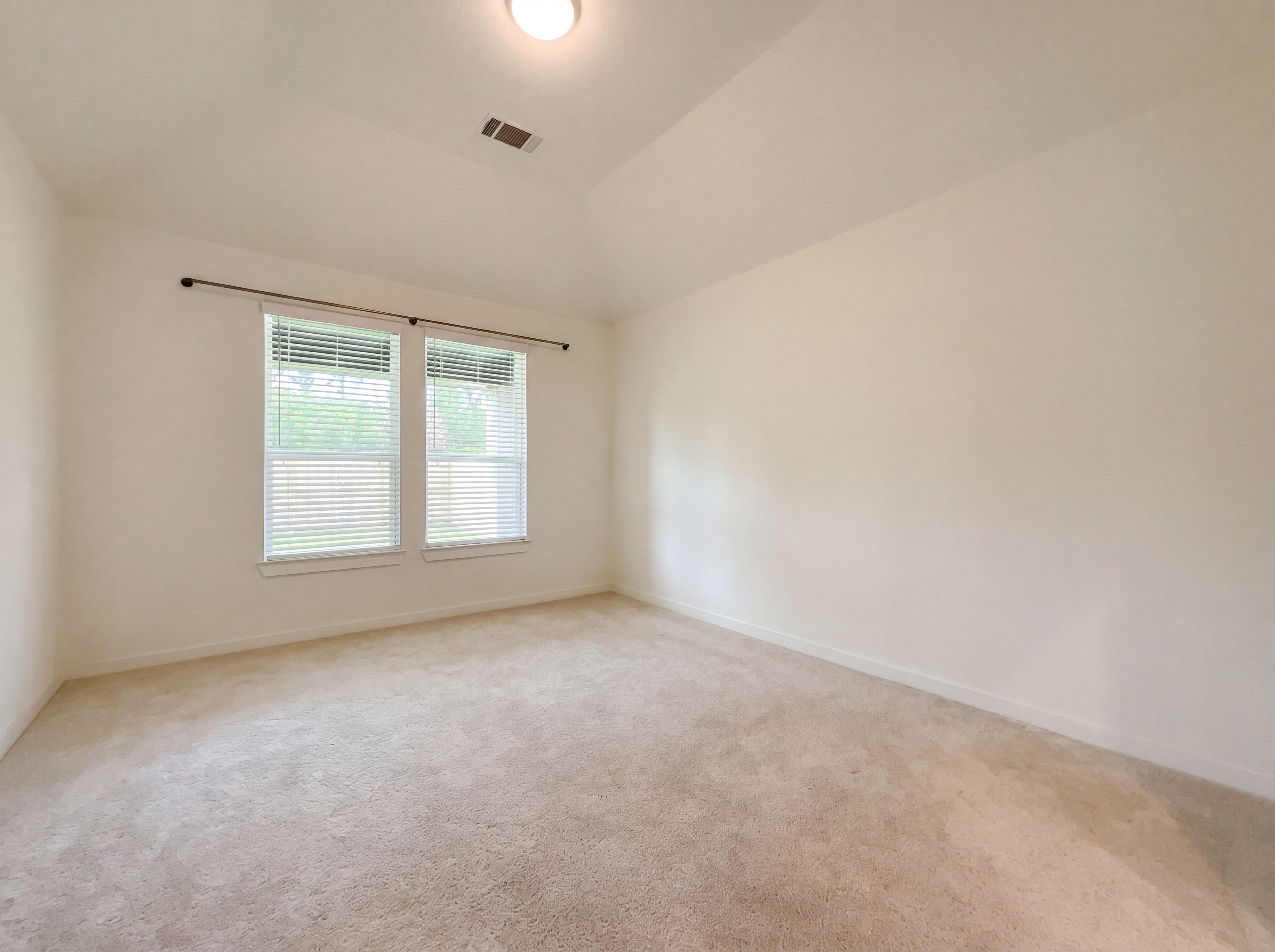 Photo 12 of 19 of 118 Neches Nook Ct, Conroe, TX
