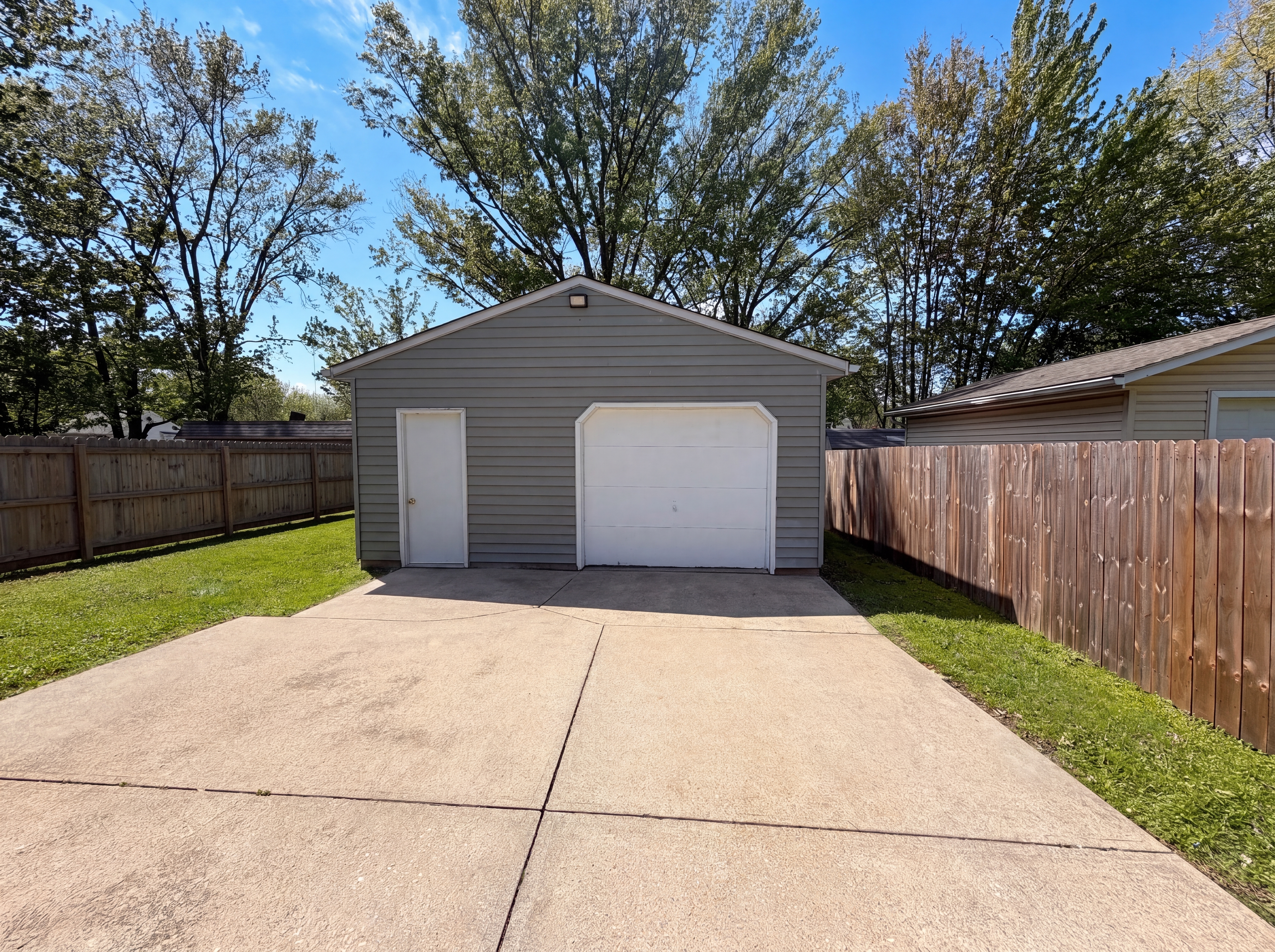 Photo 5 of 23 of 384 Mildred St, Painesville, OH