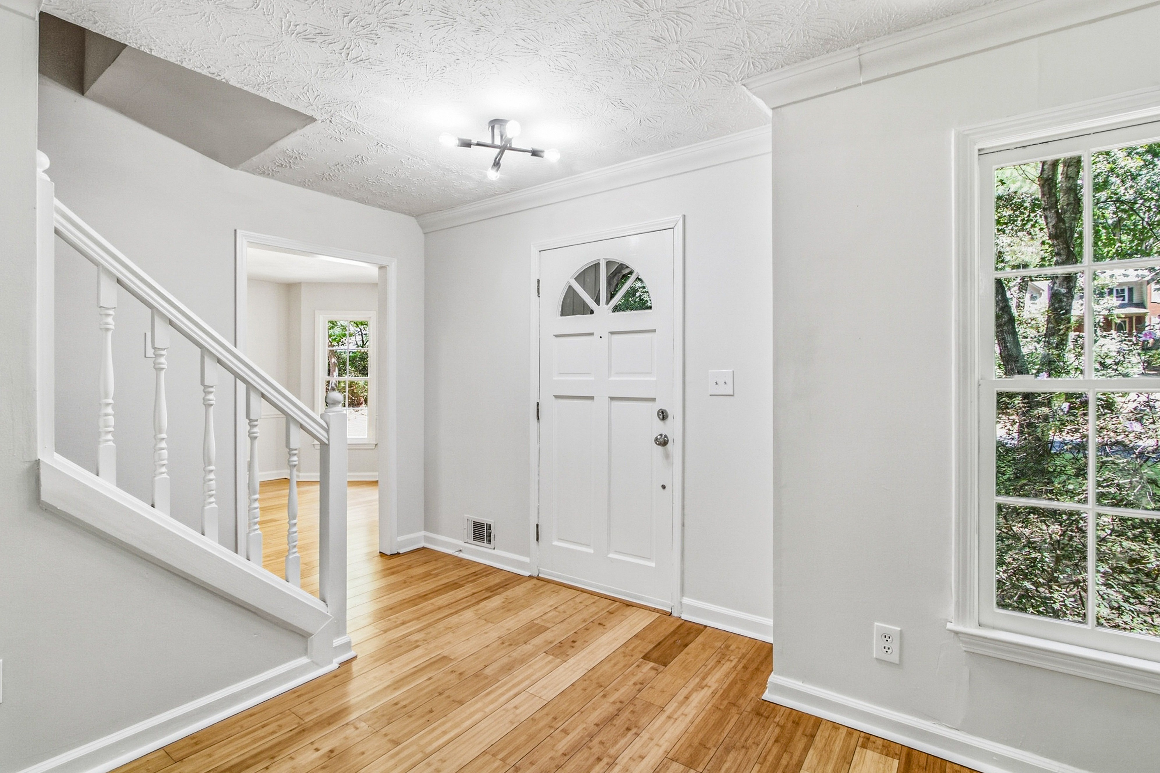 Photo 6 of 29 of 1039 Plantation Blvd SE, Conyers, GA