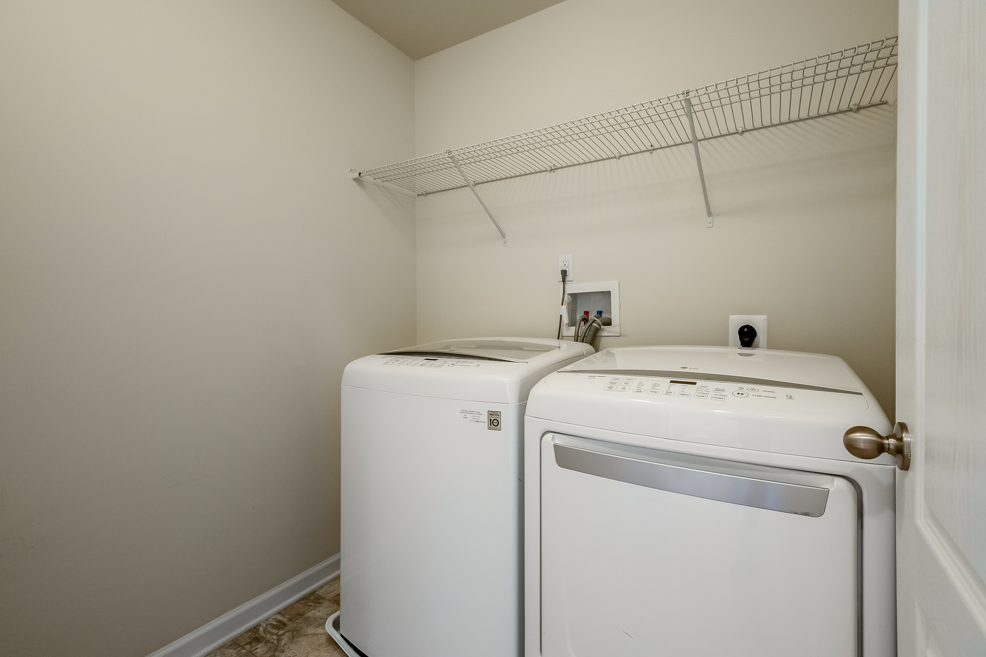 Photo 11 of 23 of 225 Dinwiddie Way, Kearneysville, WV