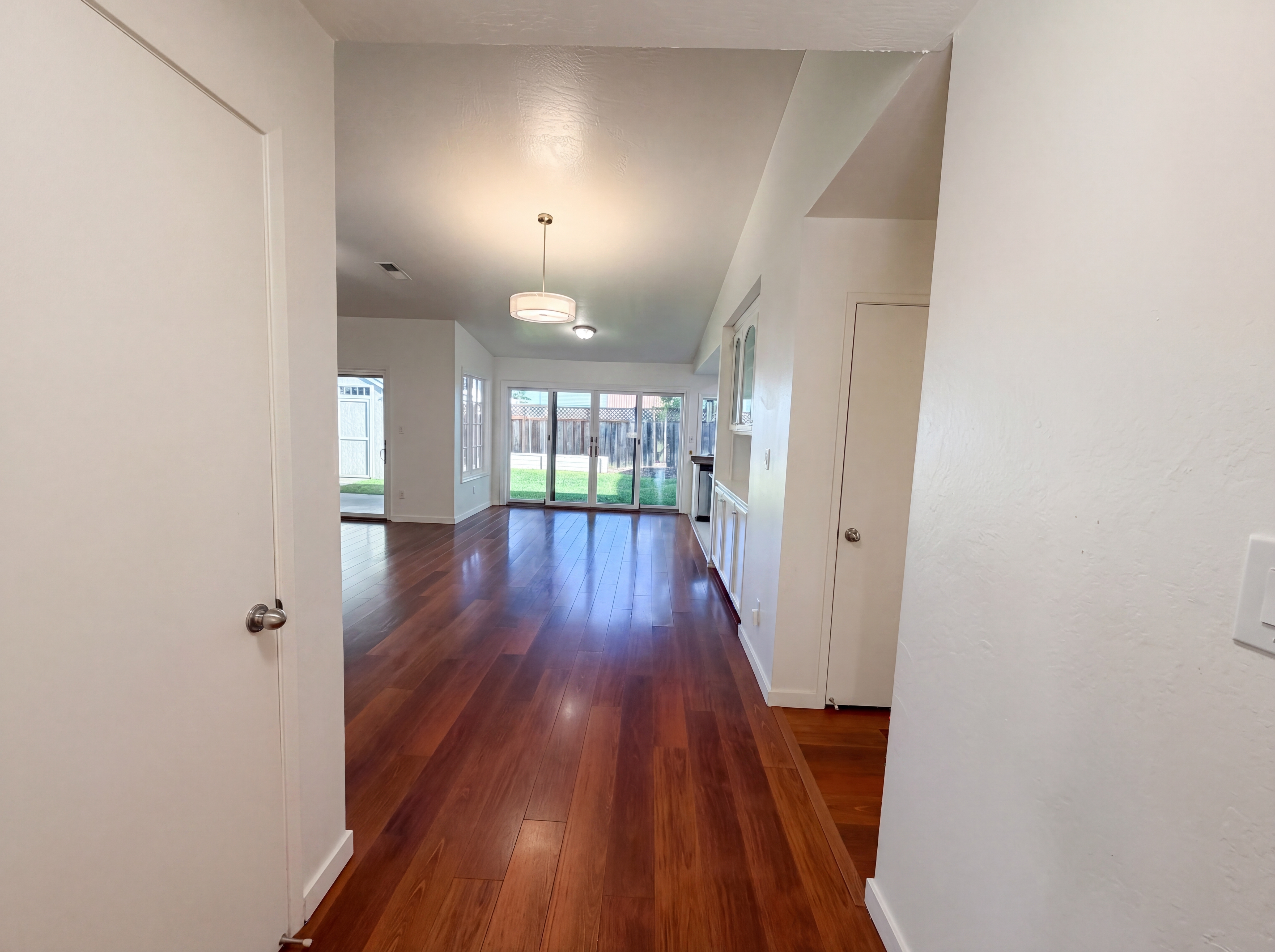 Photo 6 of 24 of 9648 Elmira Cir, Sacramento, CA
