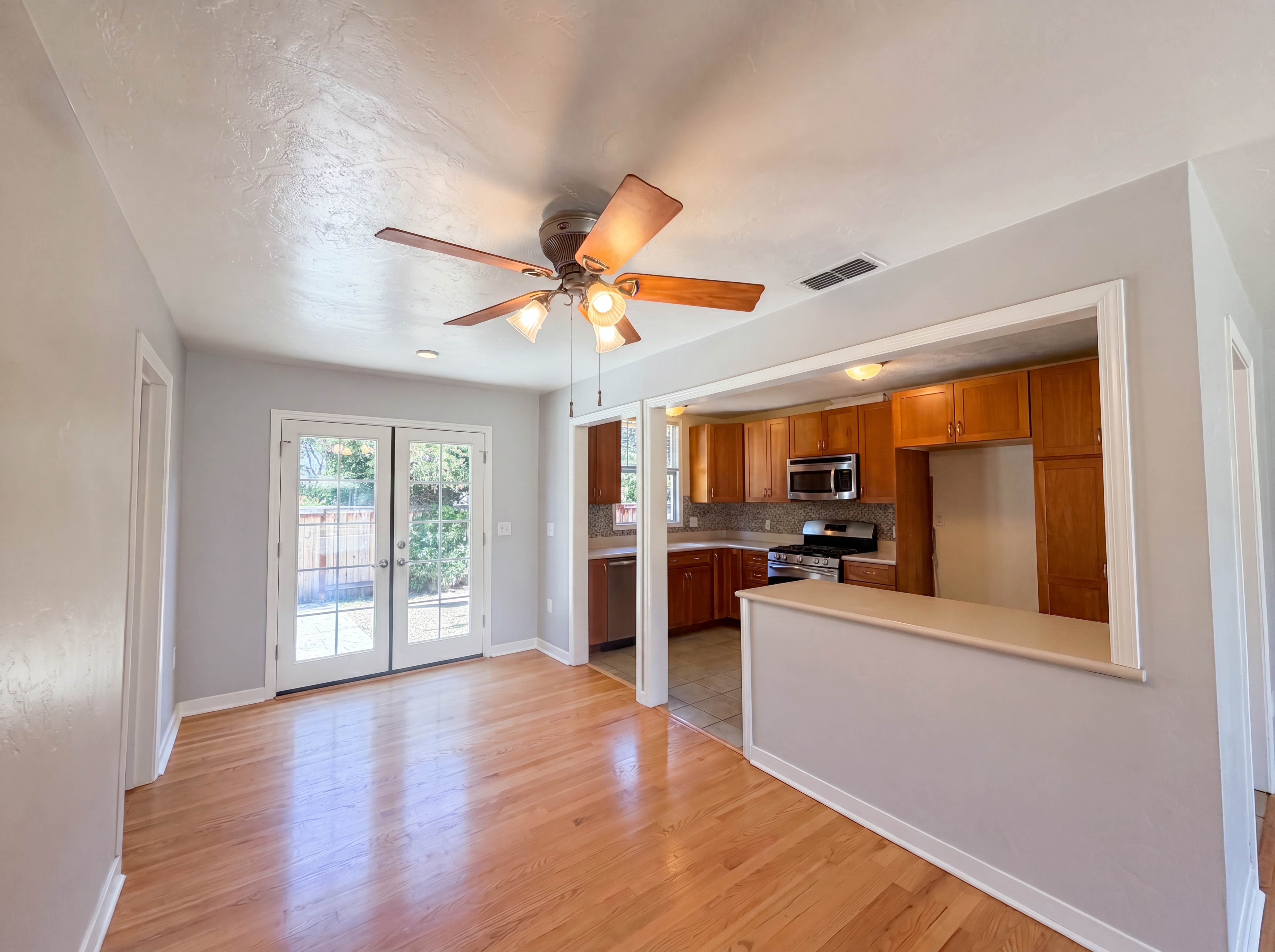 Photo 9 of 29 of 6015 12th Ave, Sacramento, CA