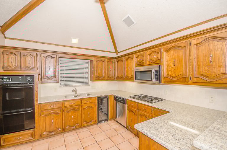 Photo 8 of 28 - 6436 Genstar Ln, Dallas, TX 75252
