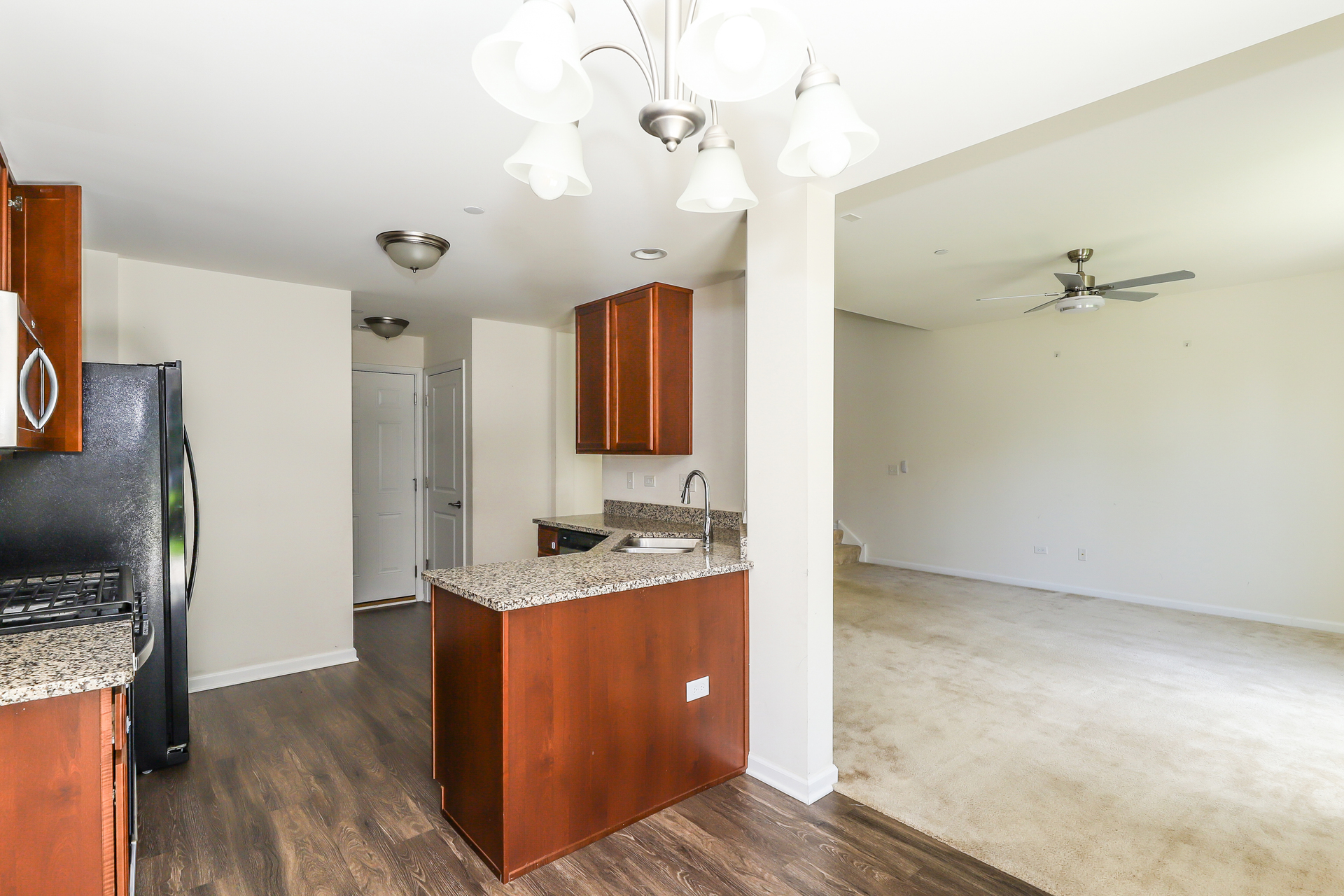 Photo 7 of 21 of 1437 Crimson Ln, Yorkville, IL