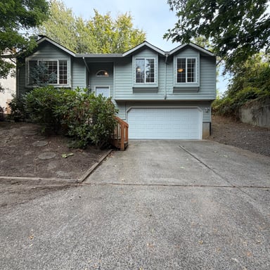 Property photo 1 of 845 SE 8th St