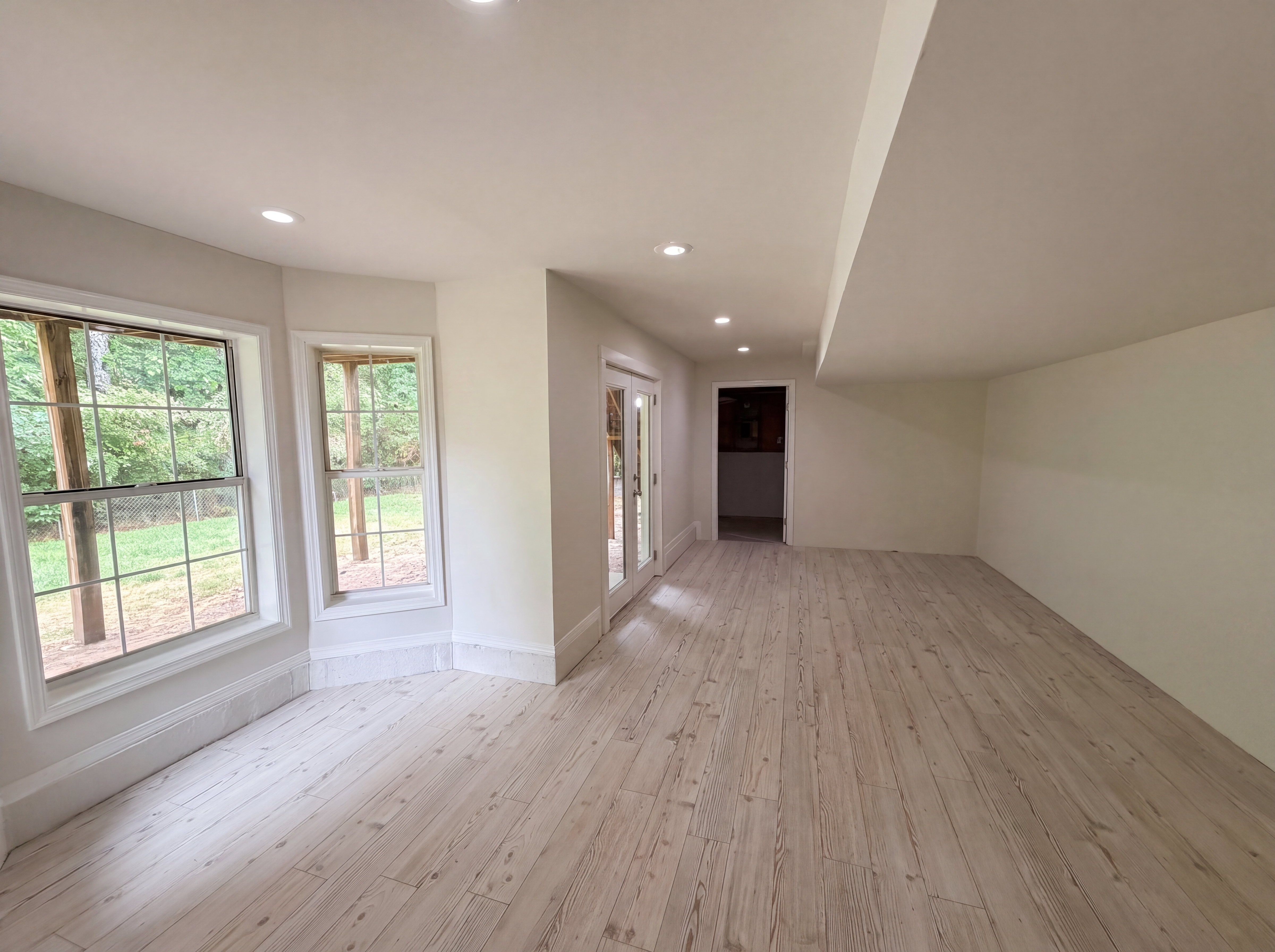 Photo 18 of 21 of 1555 Rose Pointe Dr, Loganville, GA