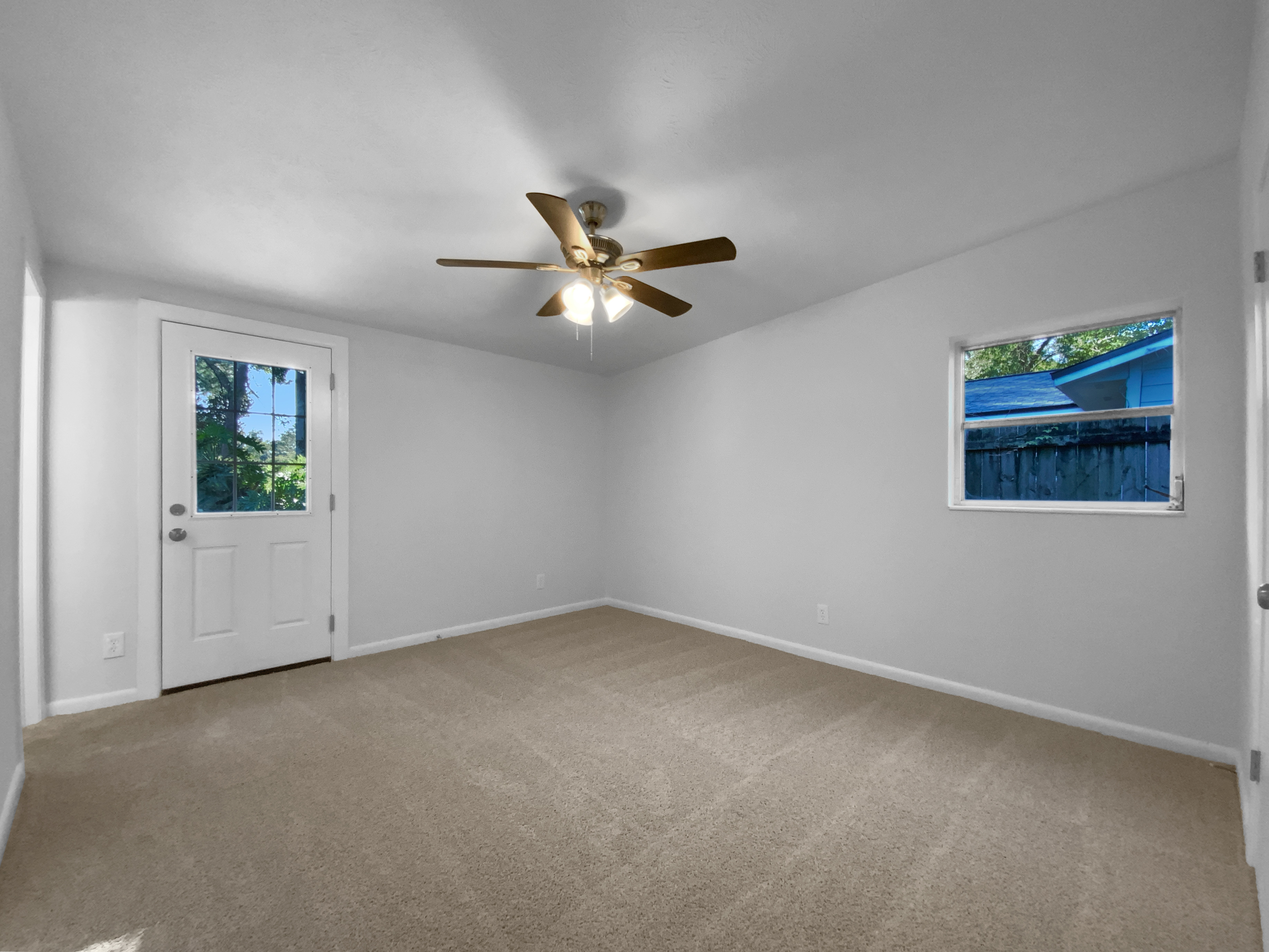 Photo 14 of 23 of 3319 Victoria Ct E, Jacksonville, FL