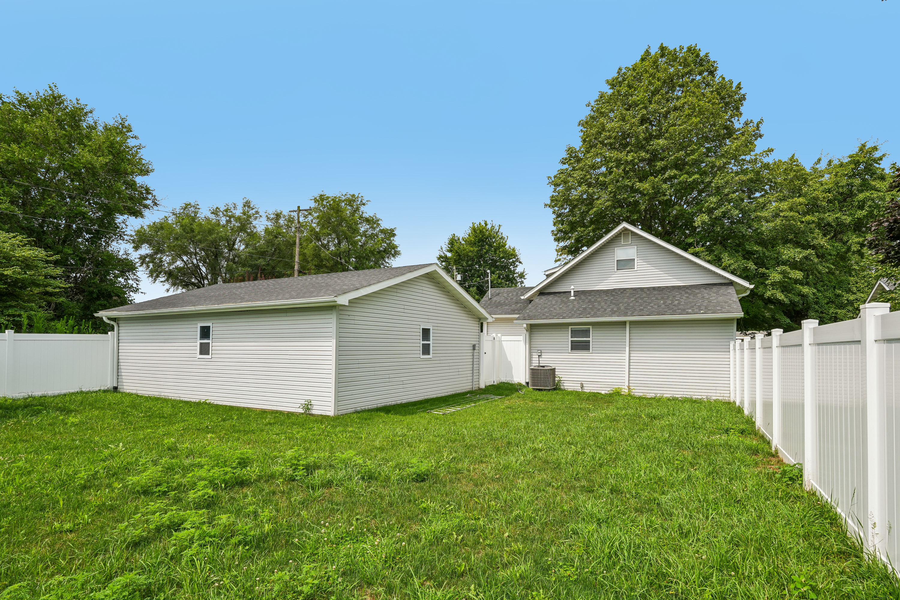 Photo 7 of 51 of 205 N Washington St, Arcadia, IN