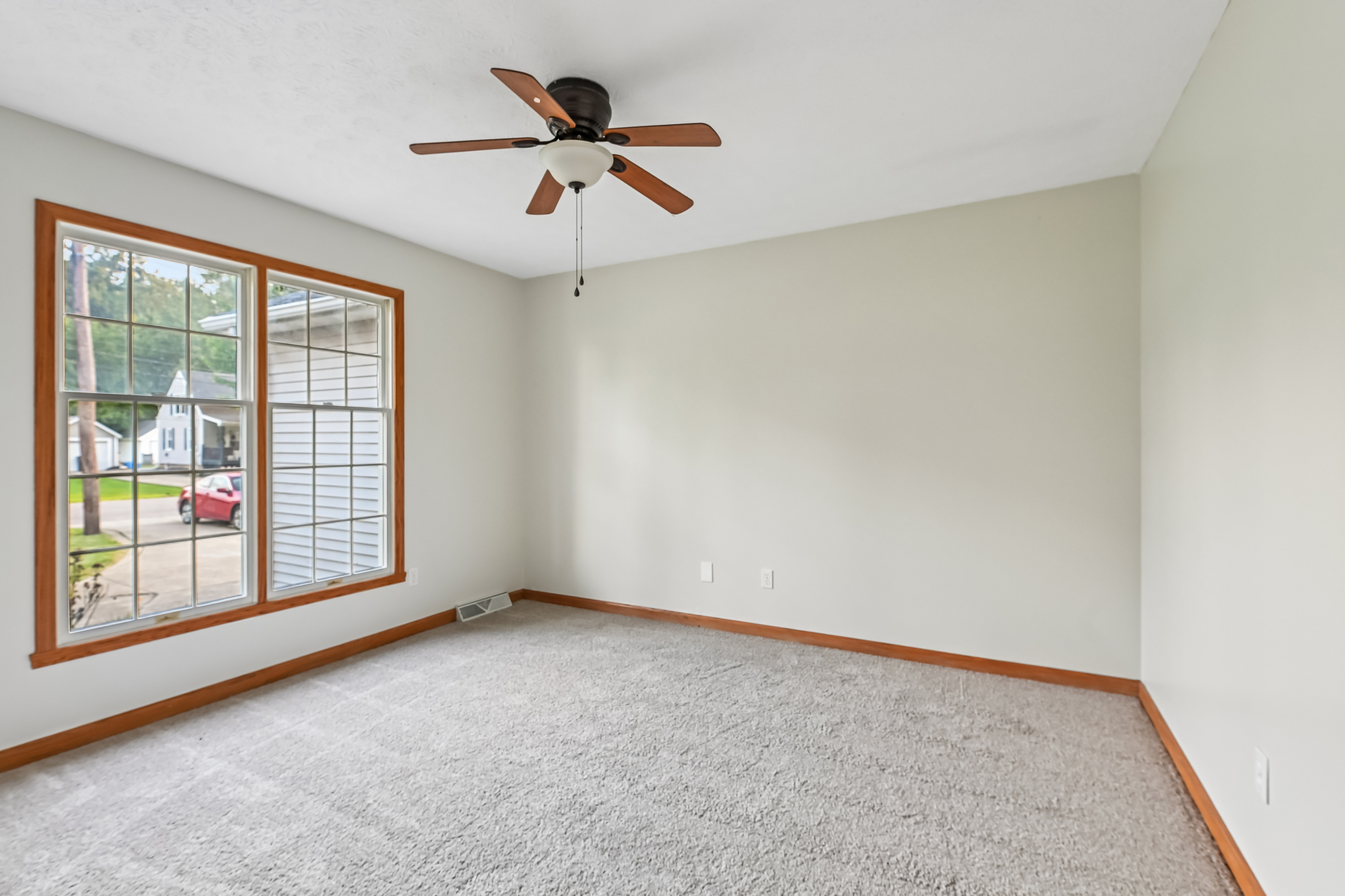 Photo 12 of 42 of 2145 Overland Ave NE, Warren, OH