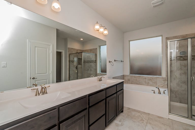 Photo 6 of 20 - 1225 Rebecca Ln, Fort Worth, TX 76131