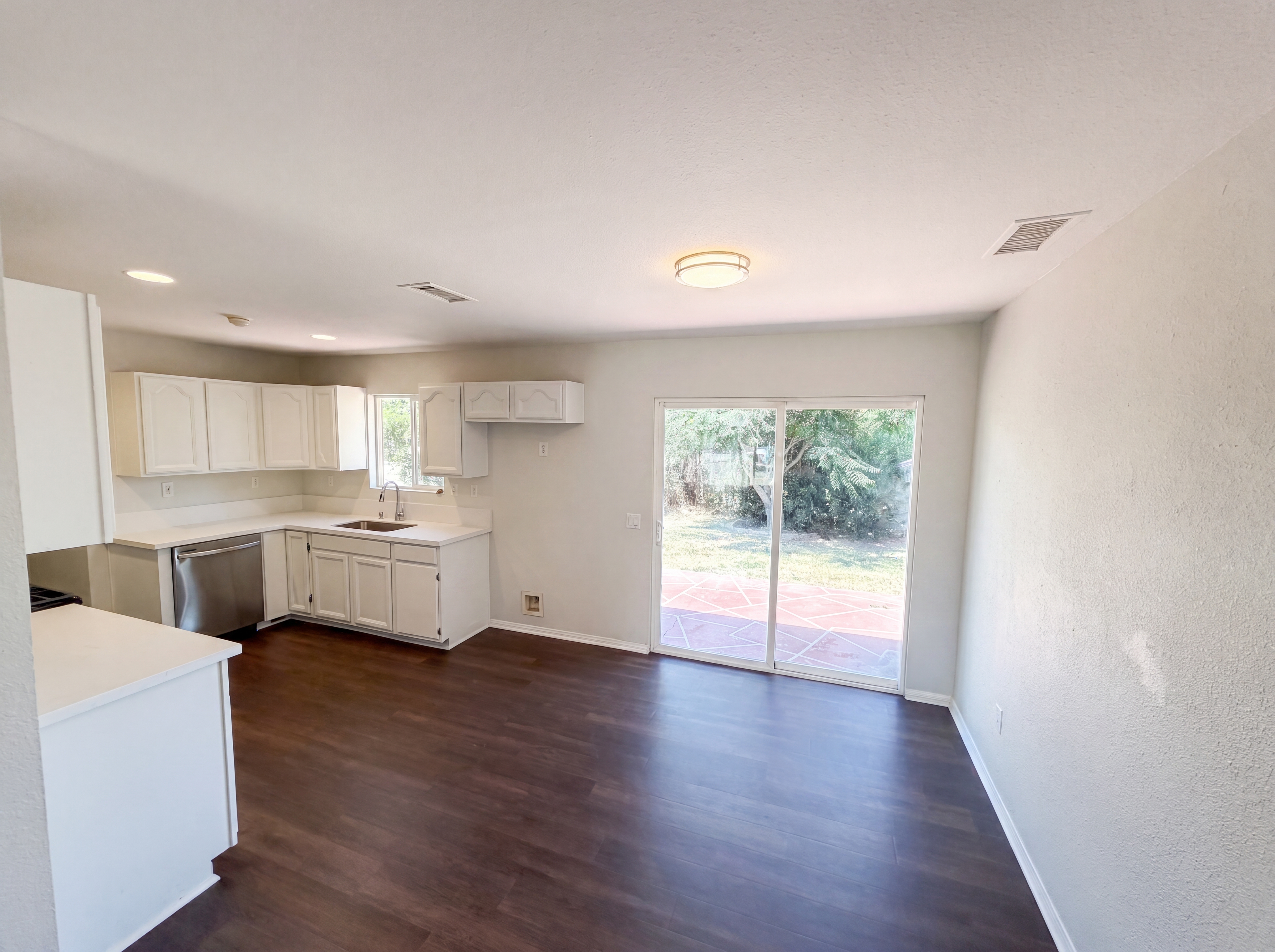Photo 9 of 20 of 215 Laurel Ln, Hemet, CA