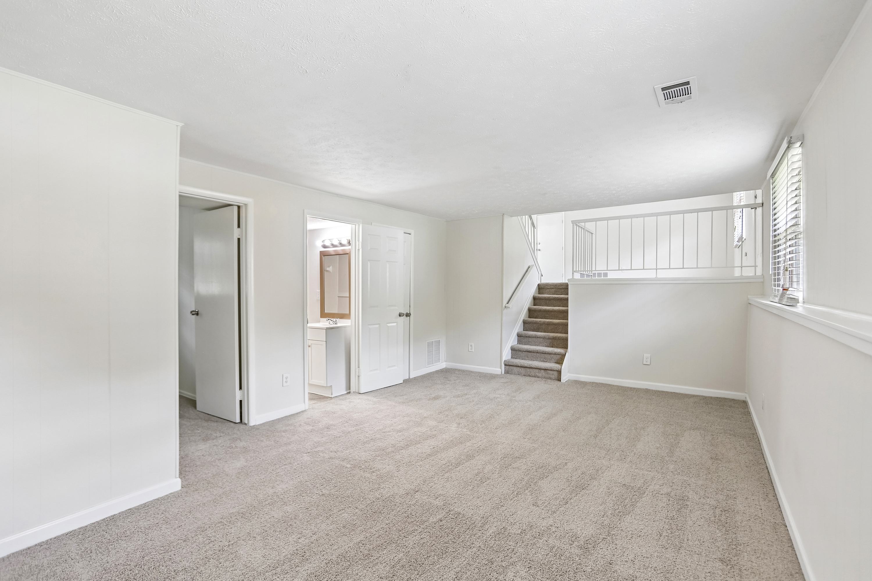 Photo 5 of 34 of 3020 Forestside Ln, Atlanta, GA