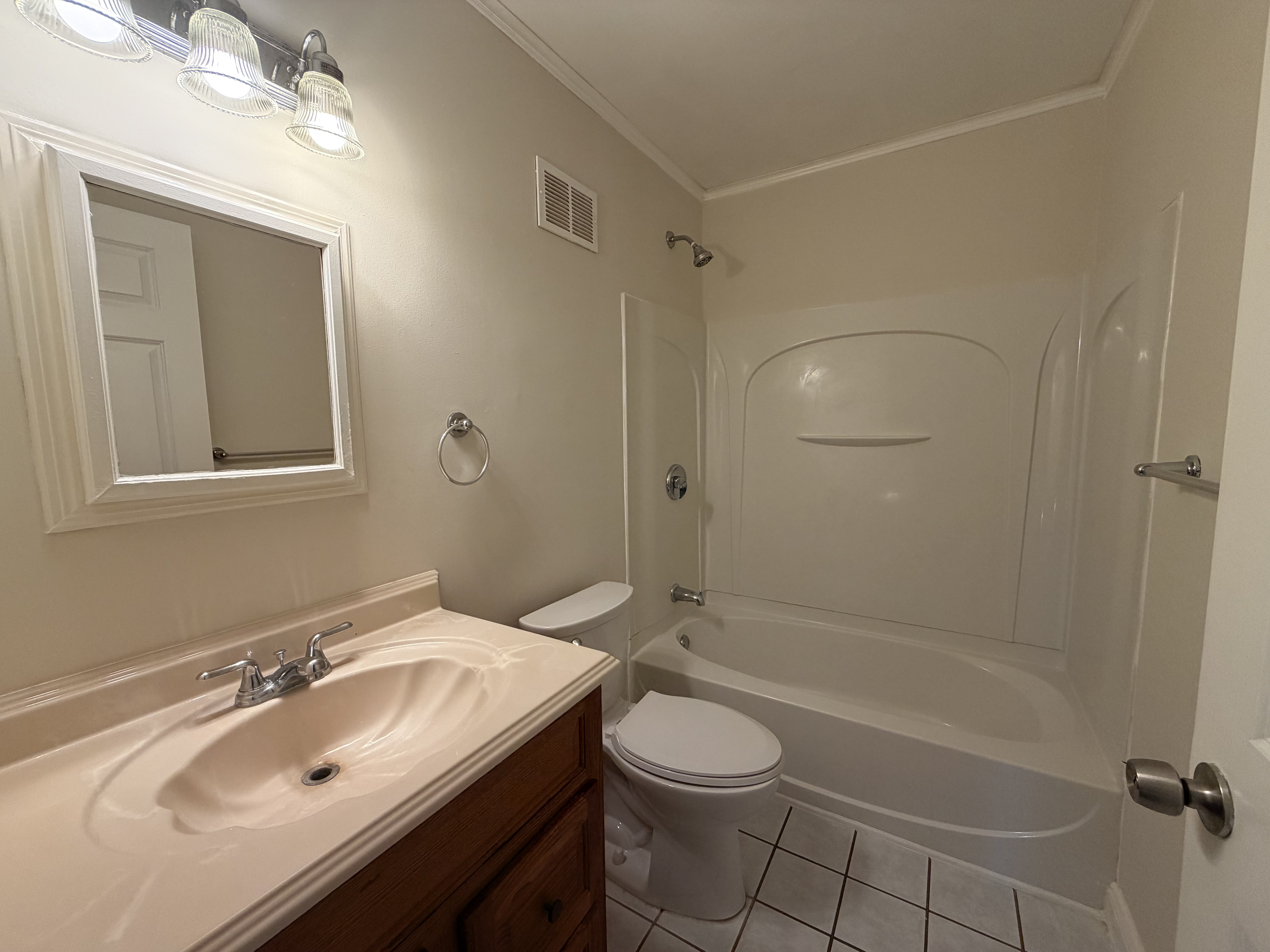 Photo 13 of 23 of 868 Wescott Sq, Eagan, MN