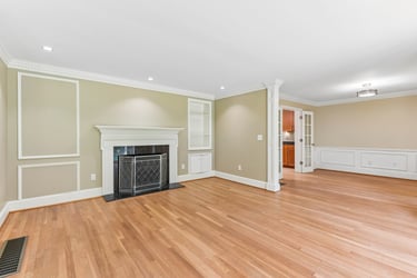 Interior photo of 3135 Spalding Dr