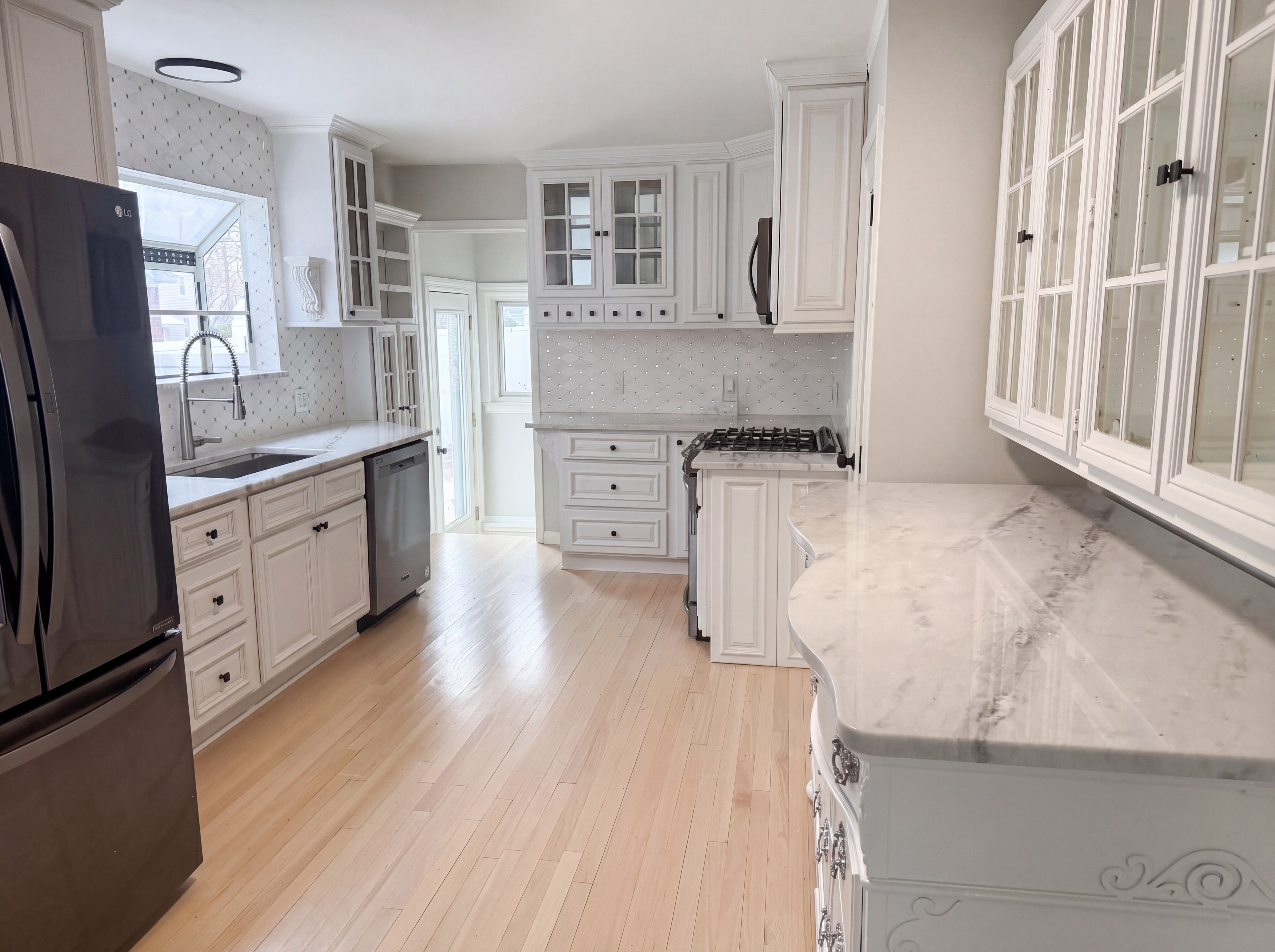 Photo 2 of 28 of 916 Longfellow Ave, Royal Oak, MI