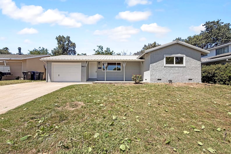 Property photo 1 of 7827 Glen Tree Dr