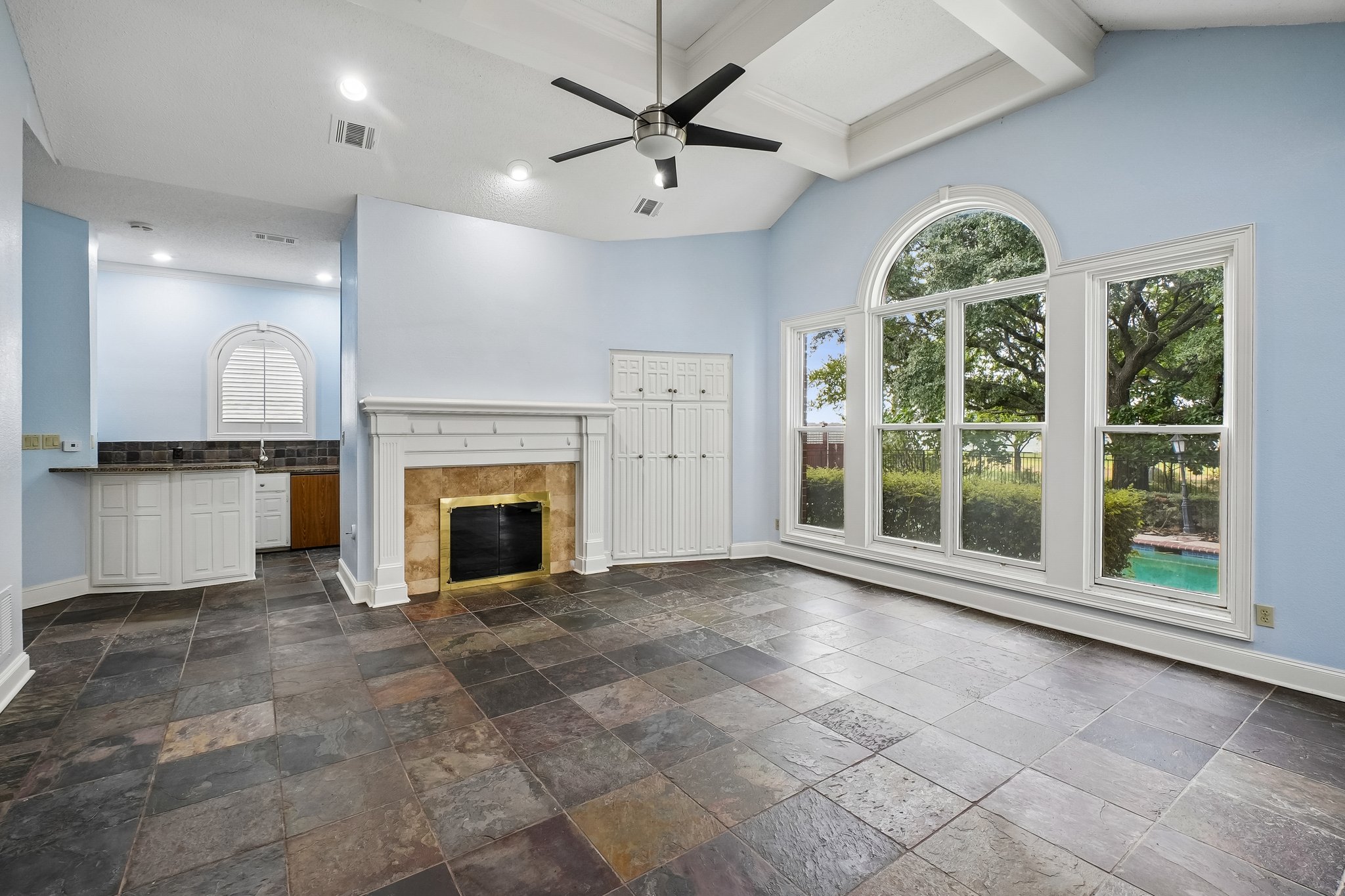 Photo 3 of 39 of 32 Victoria Dr, Rowlett, TX