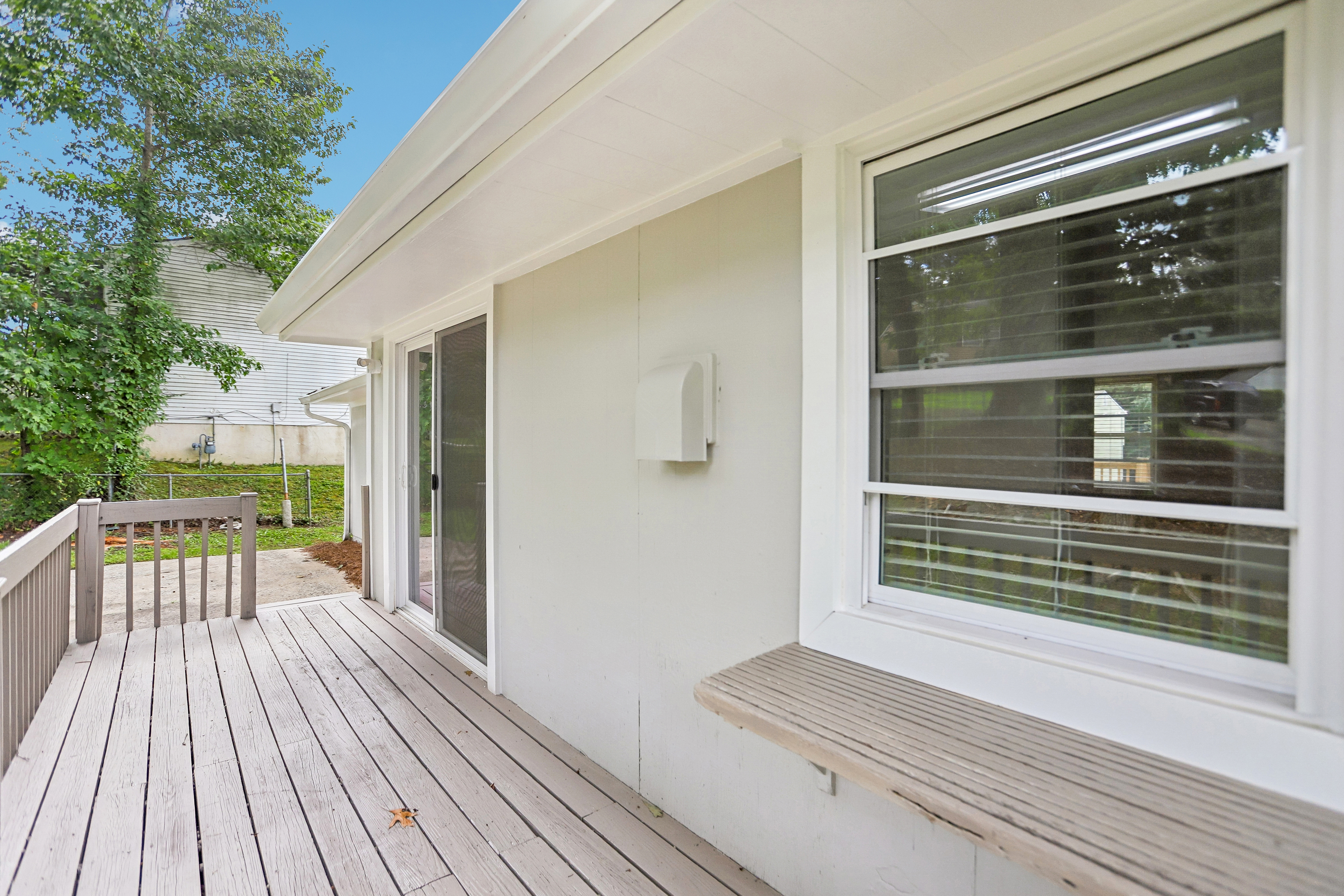 Photo 13 of 34 of 3020 Forestside Ln, Atlanta, GA