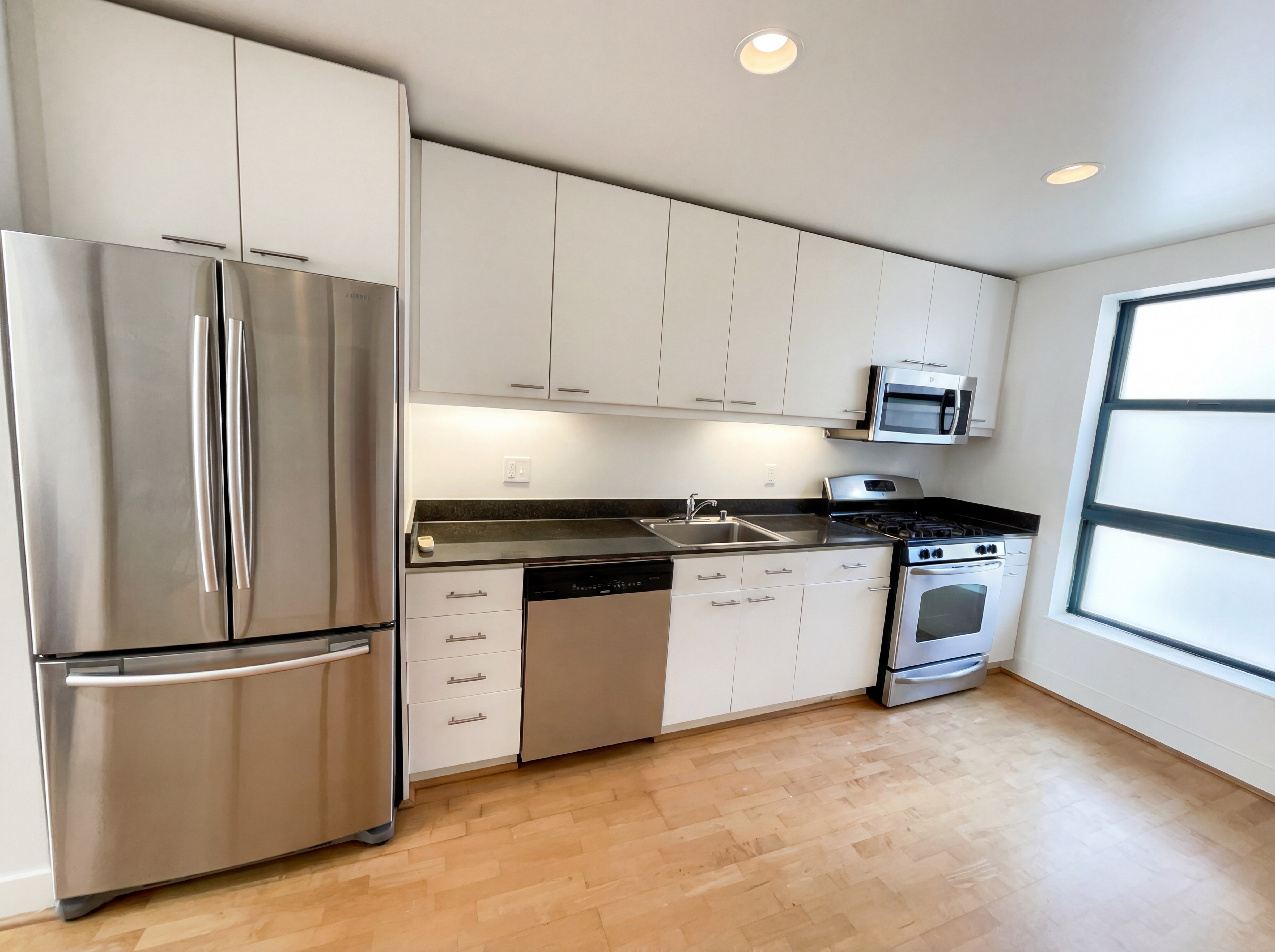 Photo 10 of 24 of 161 Gilbert St, San Francisco, CA