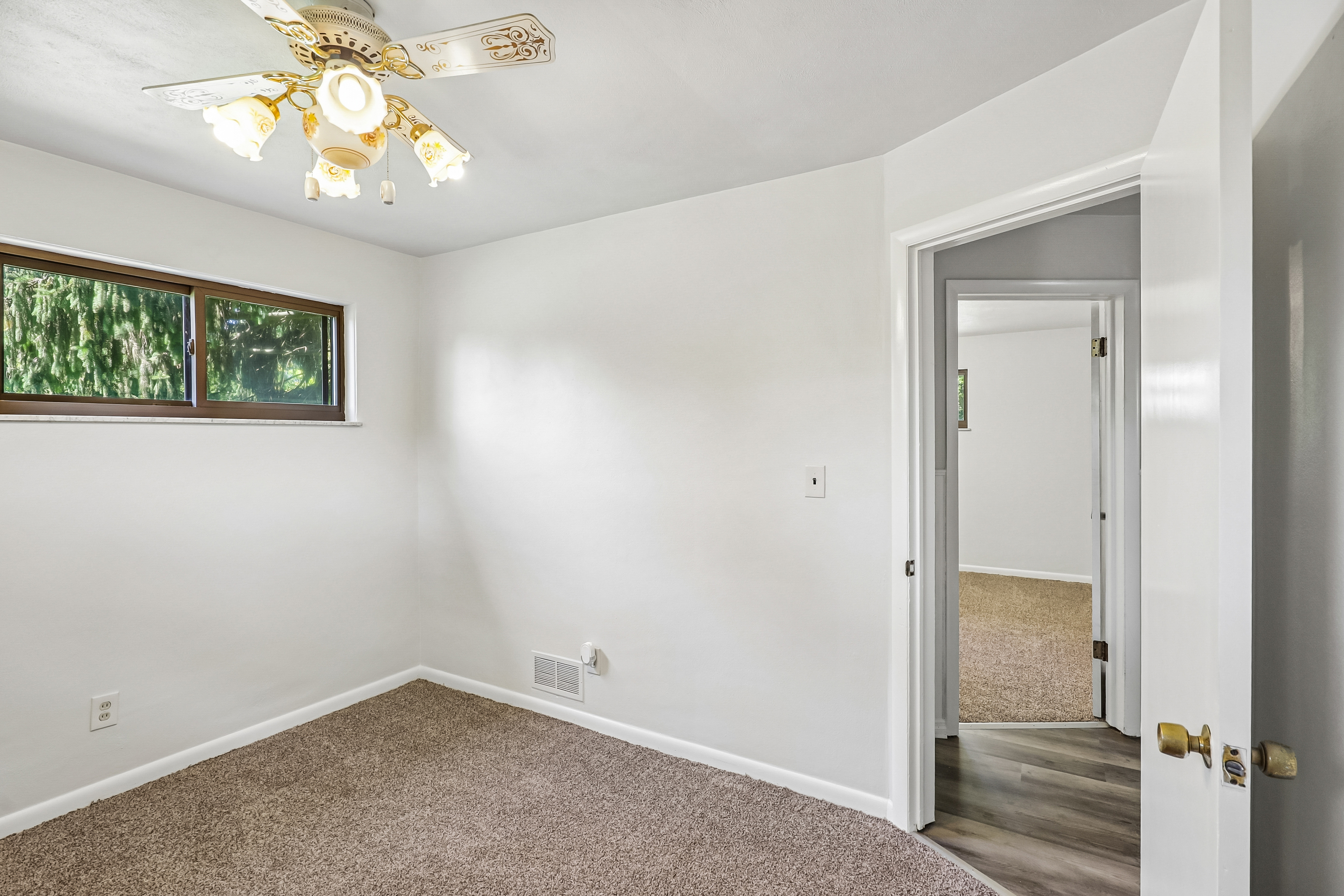 Photo 23 of 42 of 4071 Carondelet Dr, Dayton, OH