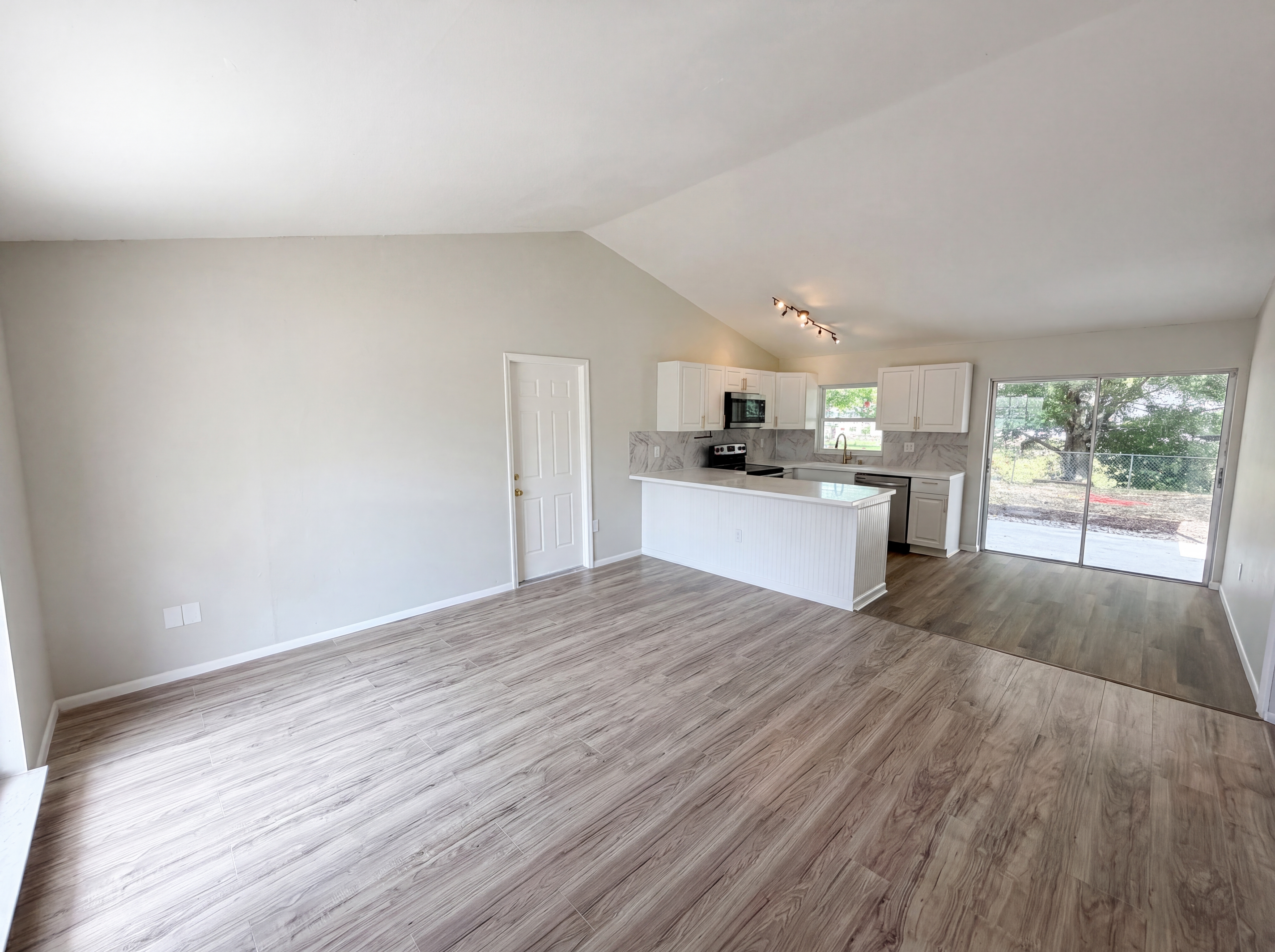 Photo 3 of 20 of 3130 Ludlow Dr, New Port Richey, FL