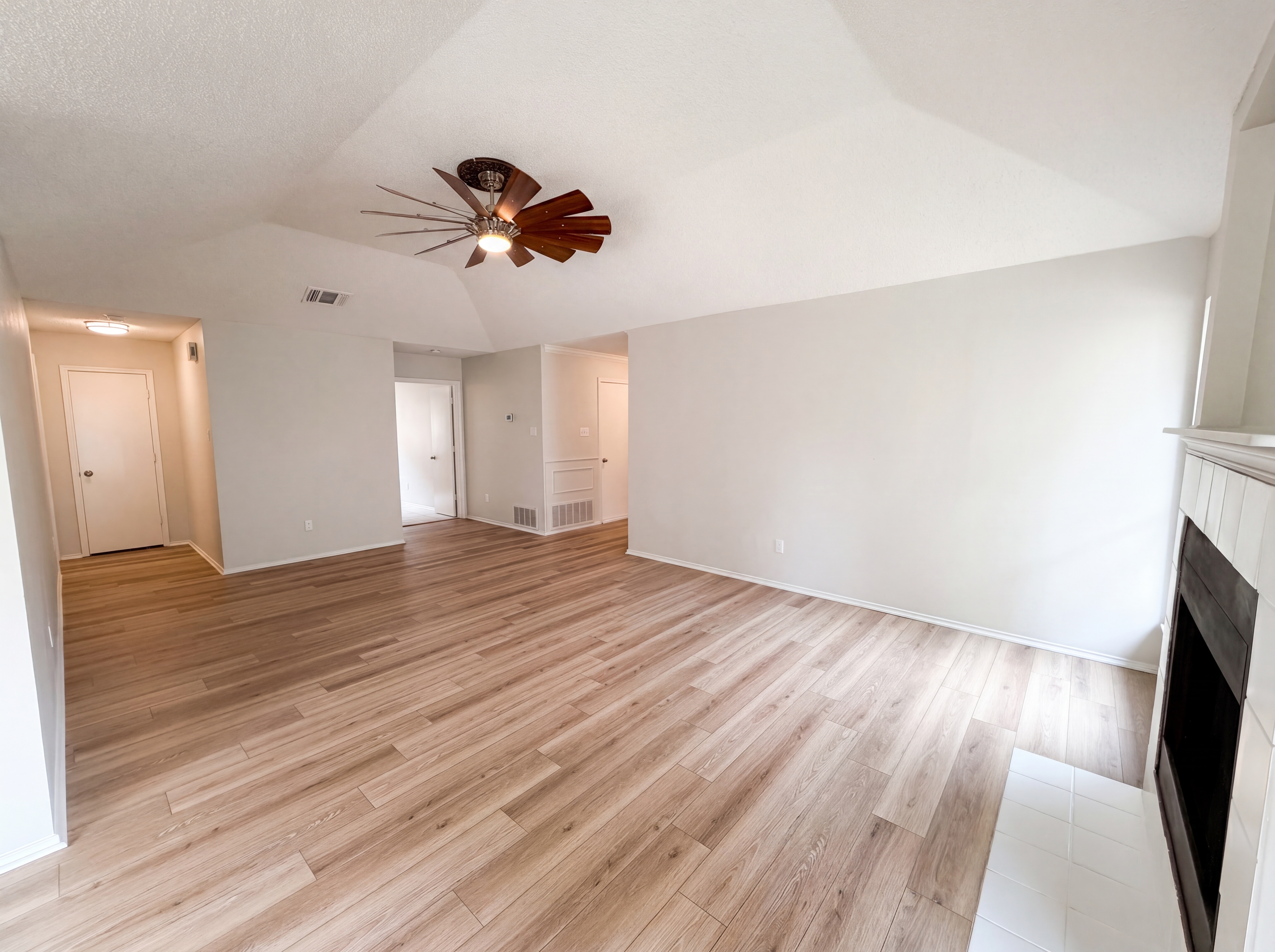 Photo 17 of 25 of 8517 Tamar Trl, Fort Worth, TX