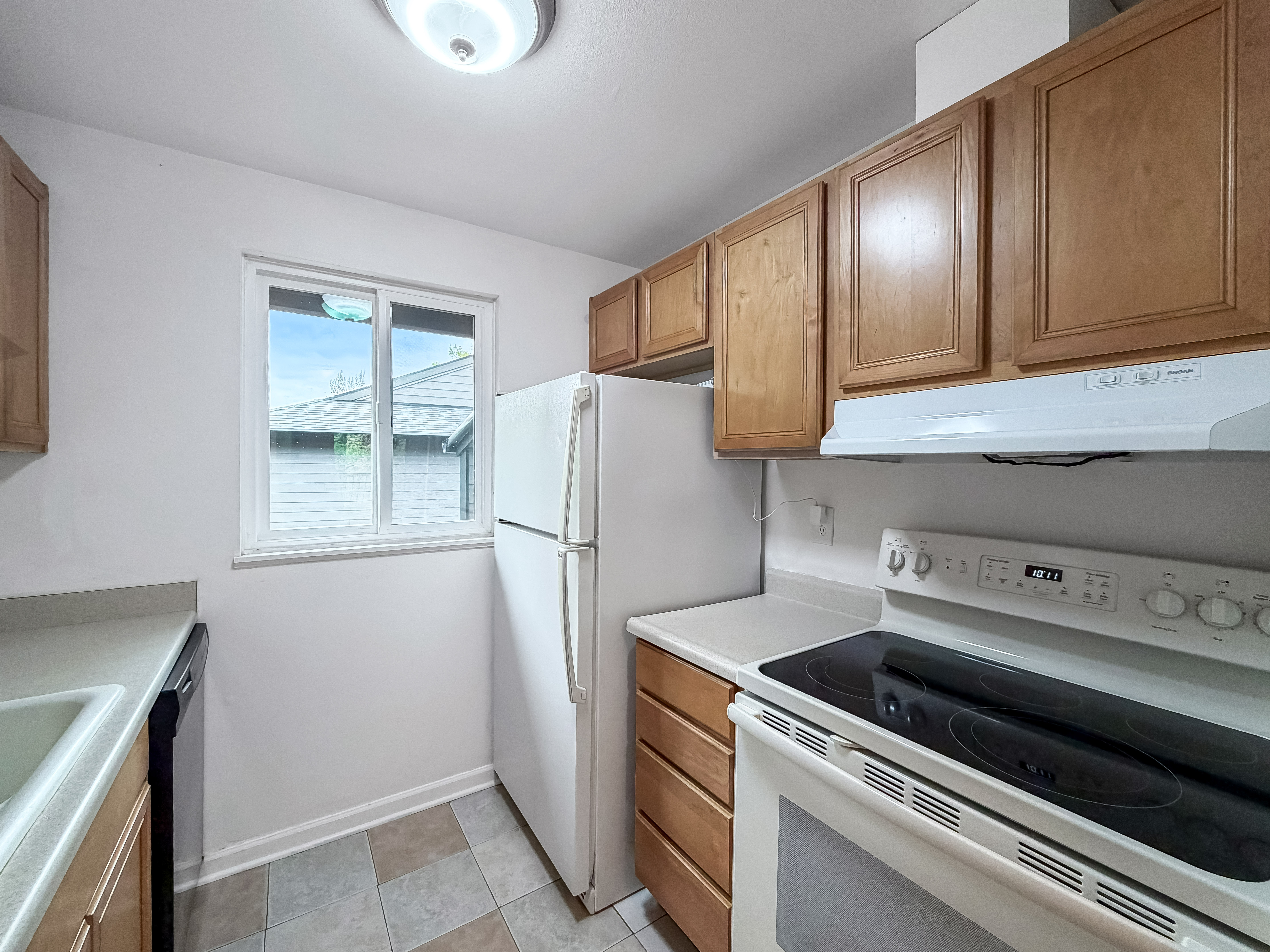 Photo 2 of 15 of 12642 NW Barnes Rd, Portland, OR