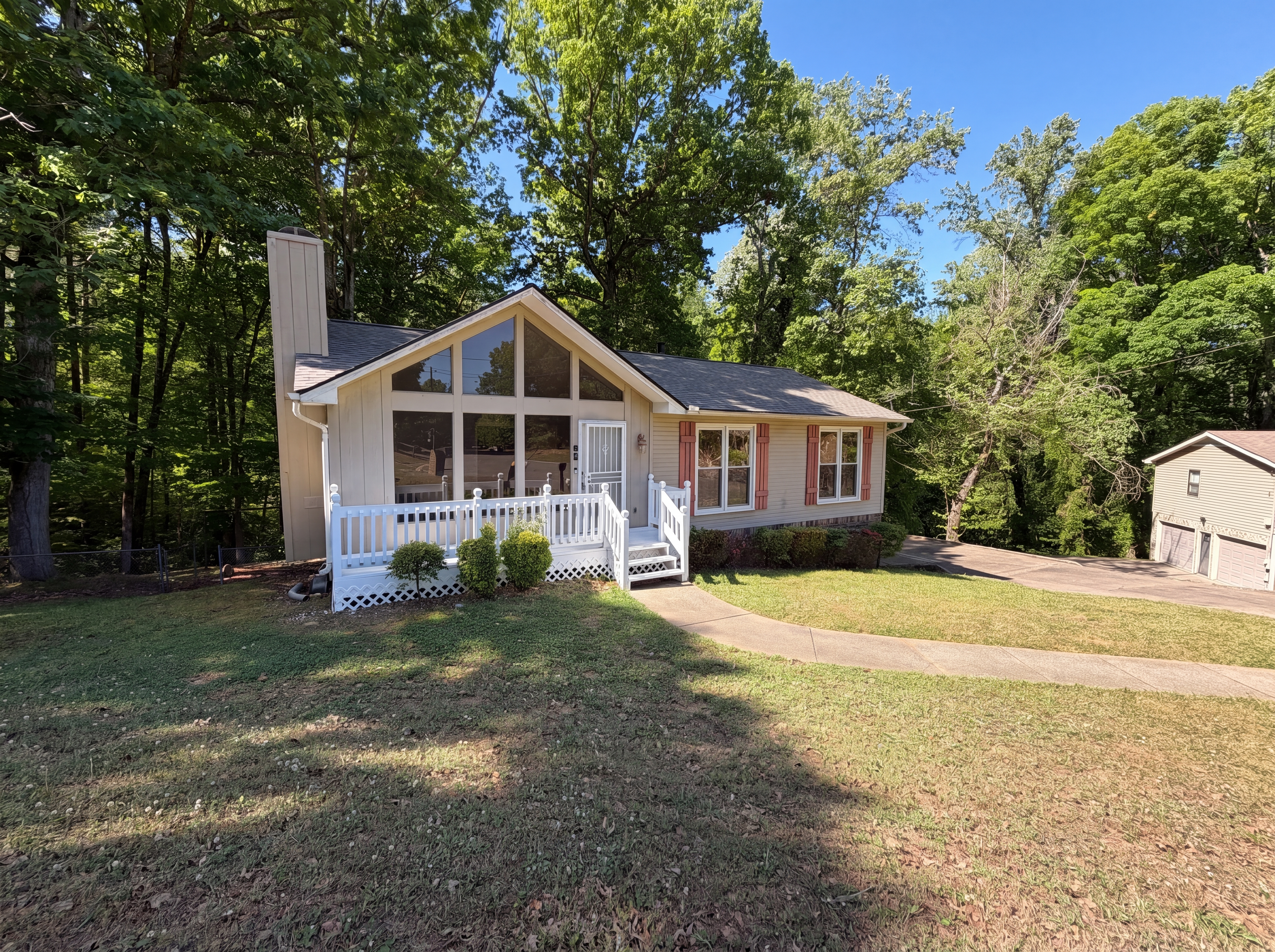 Photo 15 of 18 of 1500 Shady Oak Cir, Birmingham, AL