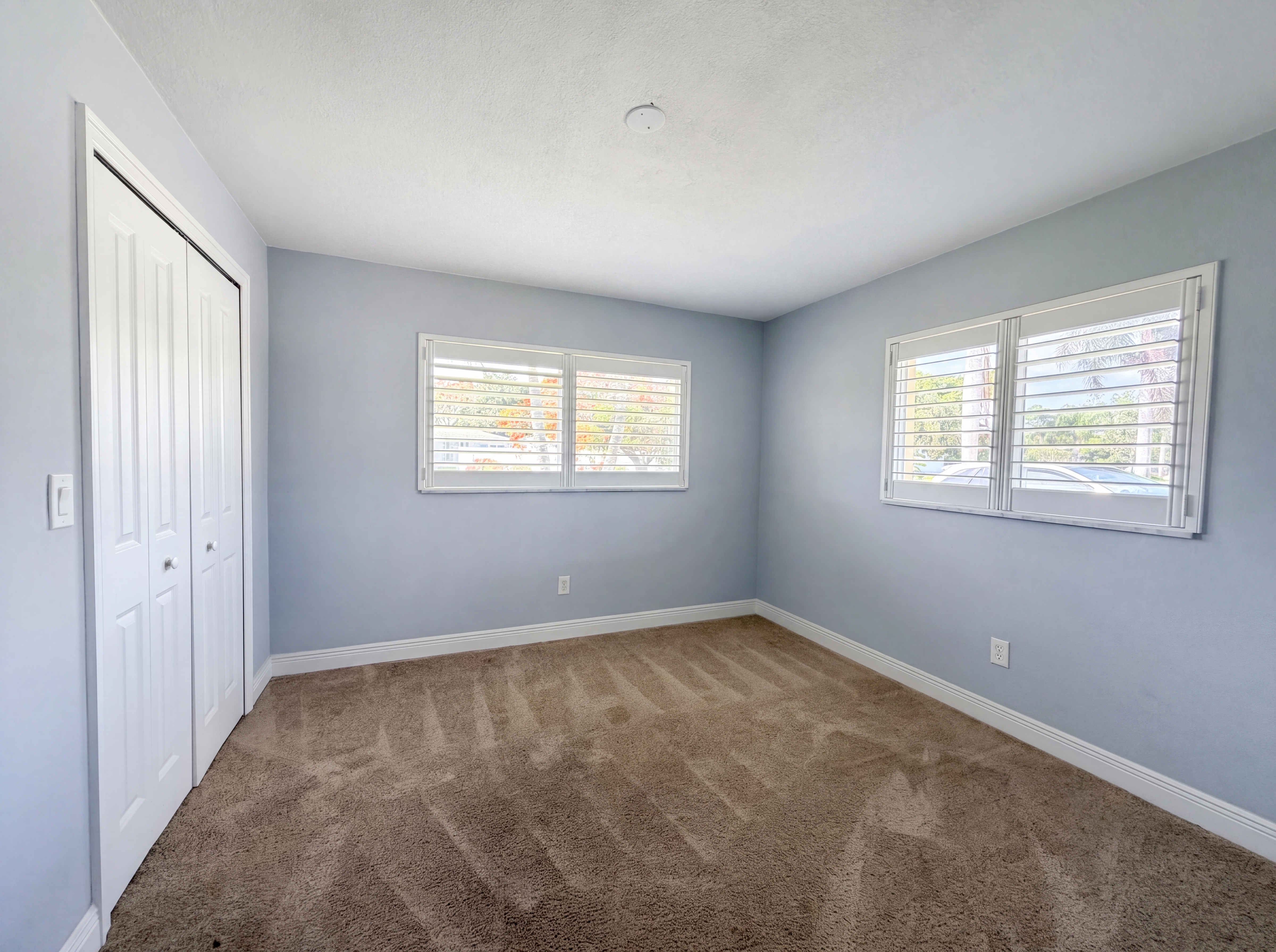 Photo 15 of 33 of 5644 Eichen Cir W, Fort Myers, FL