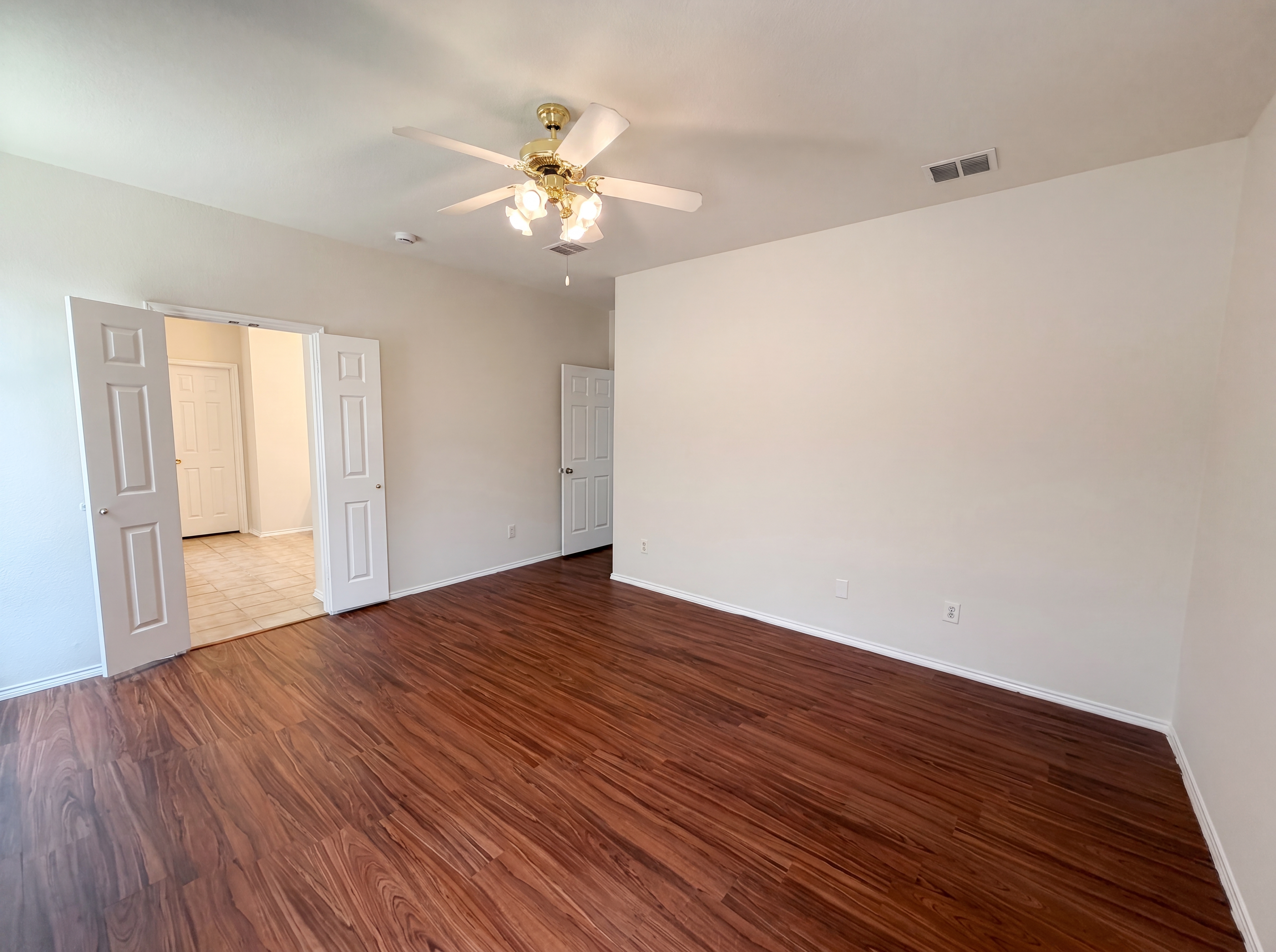 Photo 4 of 22 of 1202 McCormick St, Garland, TX