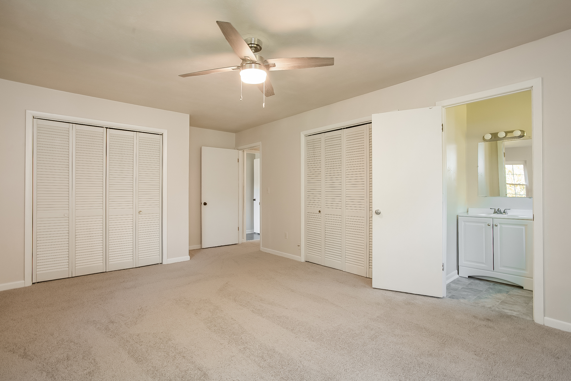 Photo 13 of 22 of 214 Meadow Ln, La Follette, TN