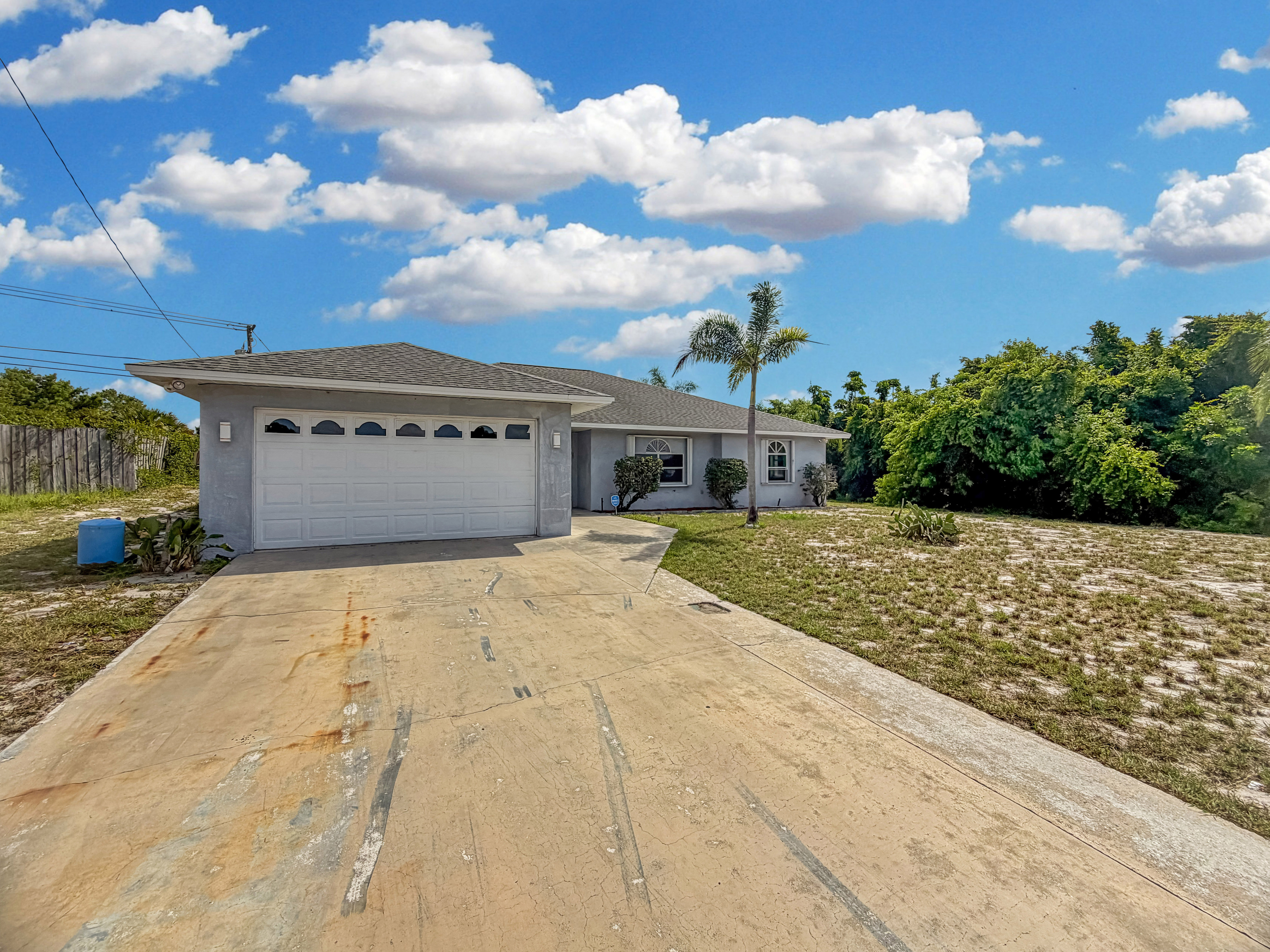 Photo 17 of 18 of 2361 NE 21st Ave, Jensen Beach, FL