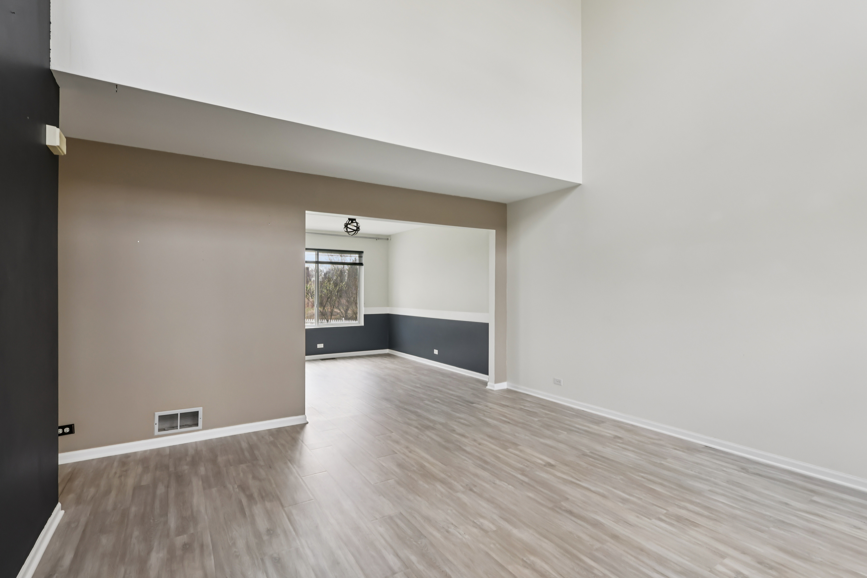 Photo 3 of 39 of 257 Indian Ridge Ln, Lake Villa, IL